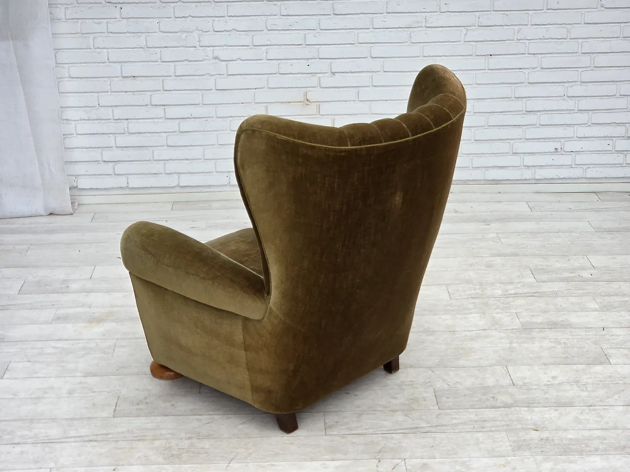 Anni '60, poltrona relax danese con schienale alto, velluto verde. 13