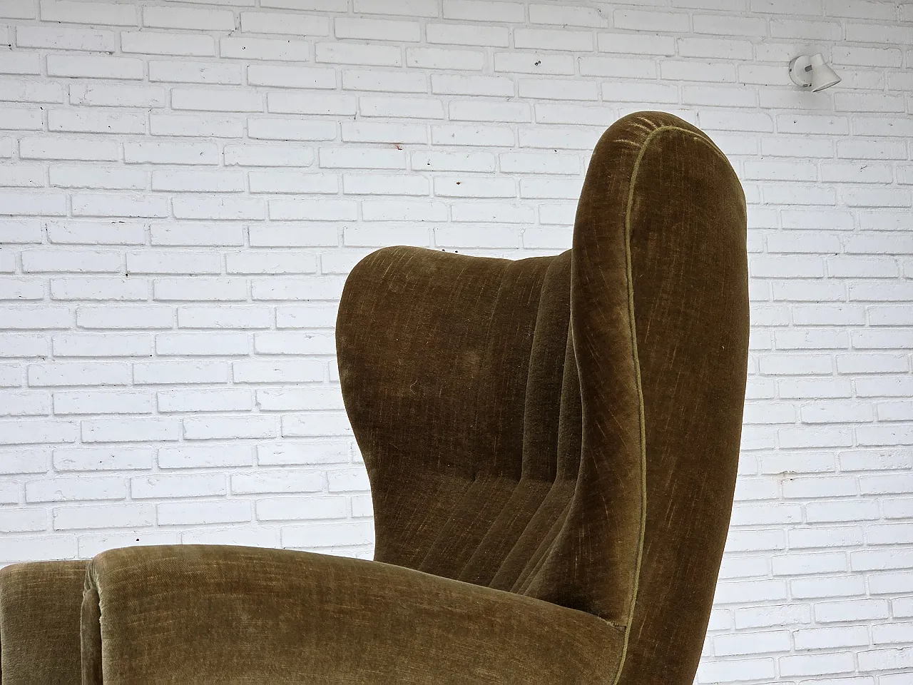 Anni '60, poltrona relax danese con schienale alto, velluto verde. 14