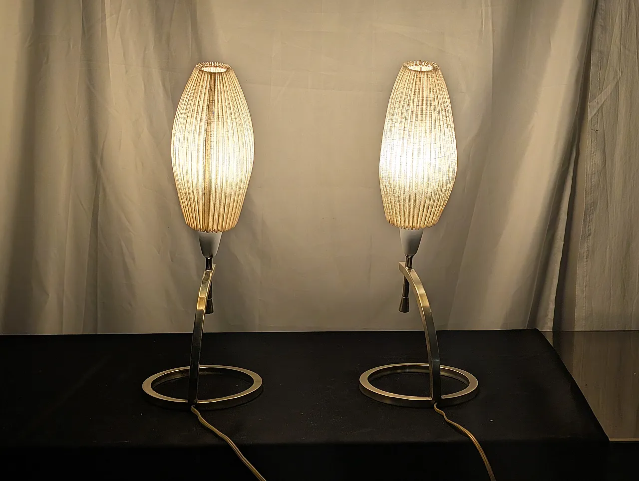 Coppia di lampade da tavolo in ottone, anni '60 6