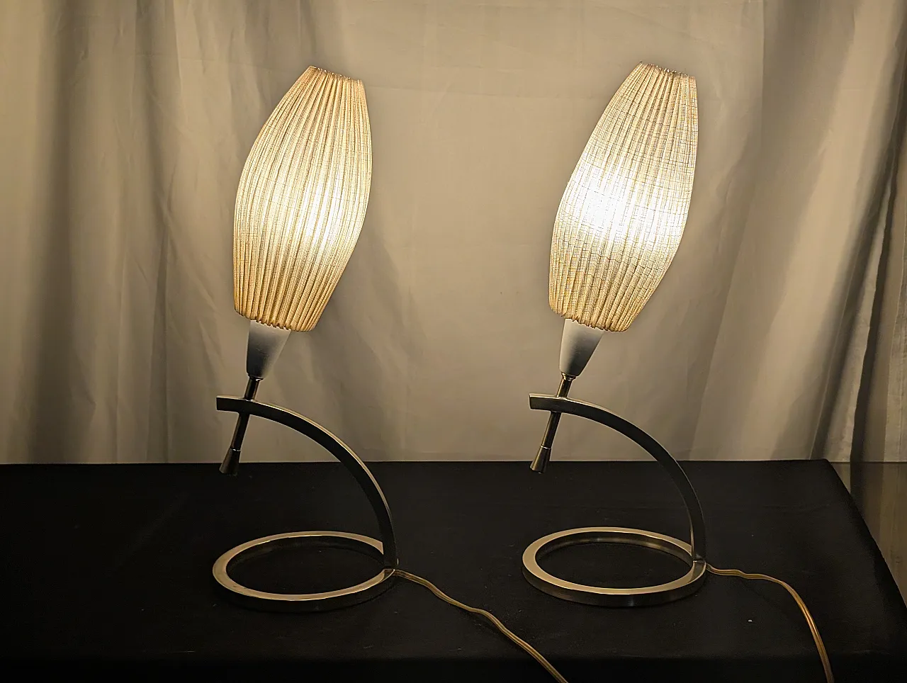 Coppia di lampade da tavolo in ottone, anni '60 7