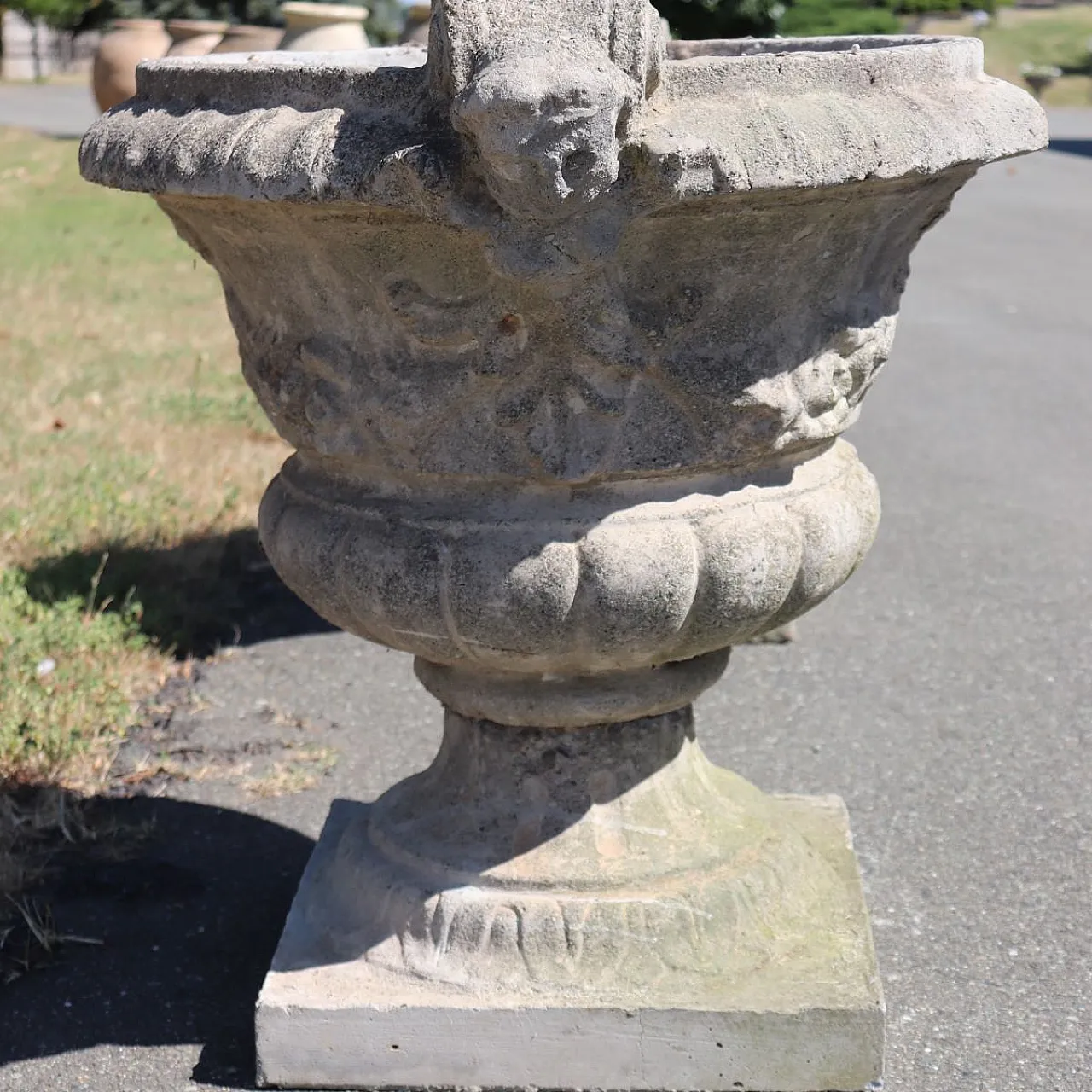 Pair of majestic garden vases in cement and grit, early 1900s 5