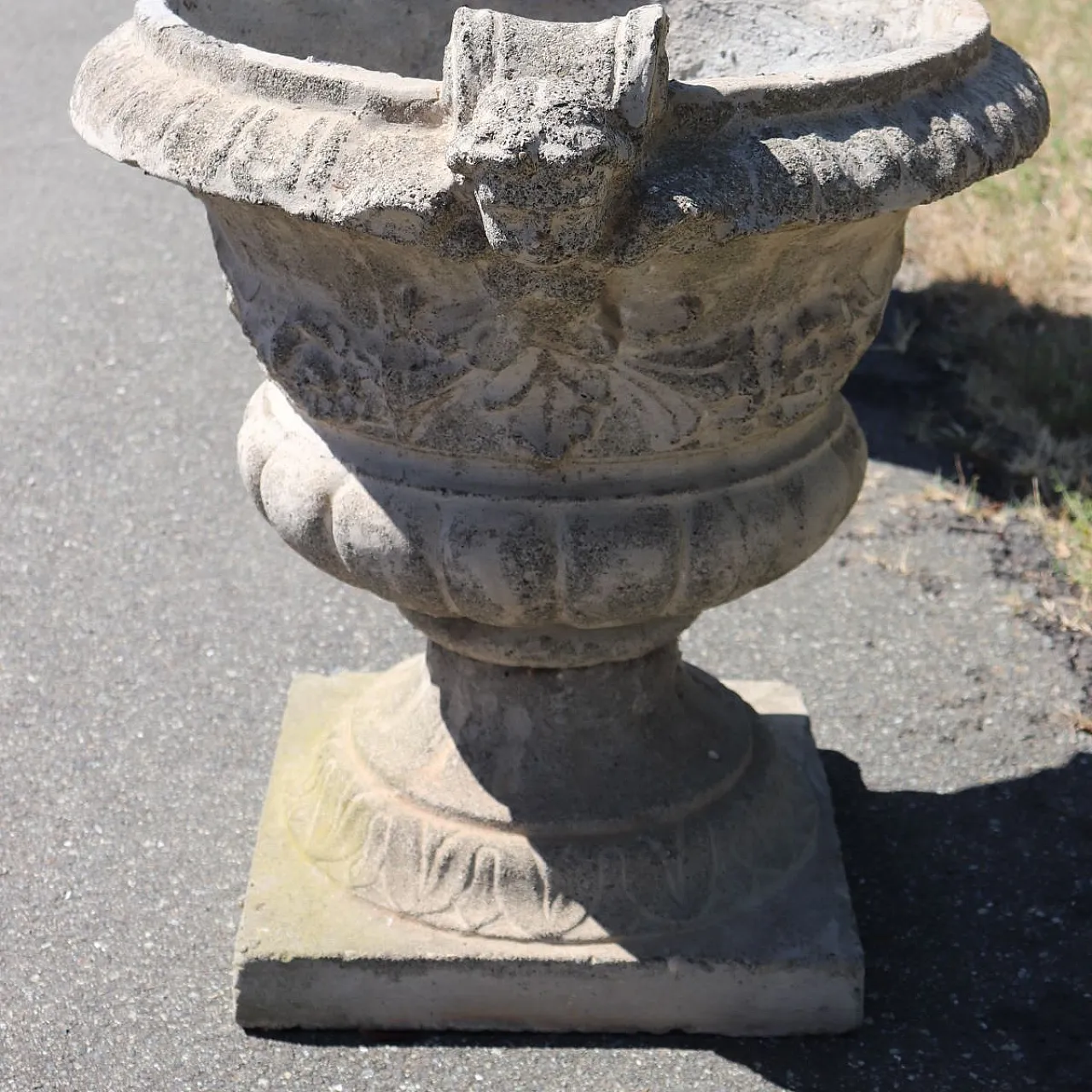 Pair of majestic garden vases in cement and grit, early 1900s 8