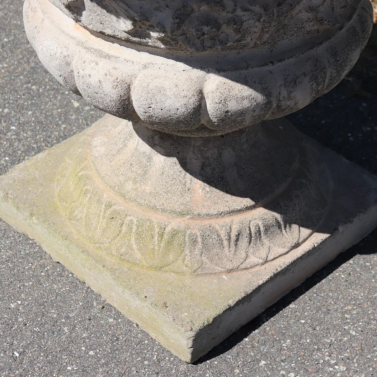 Pair of majestic garden vases in cement and grit, early 1900s 9