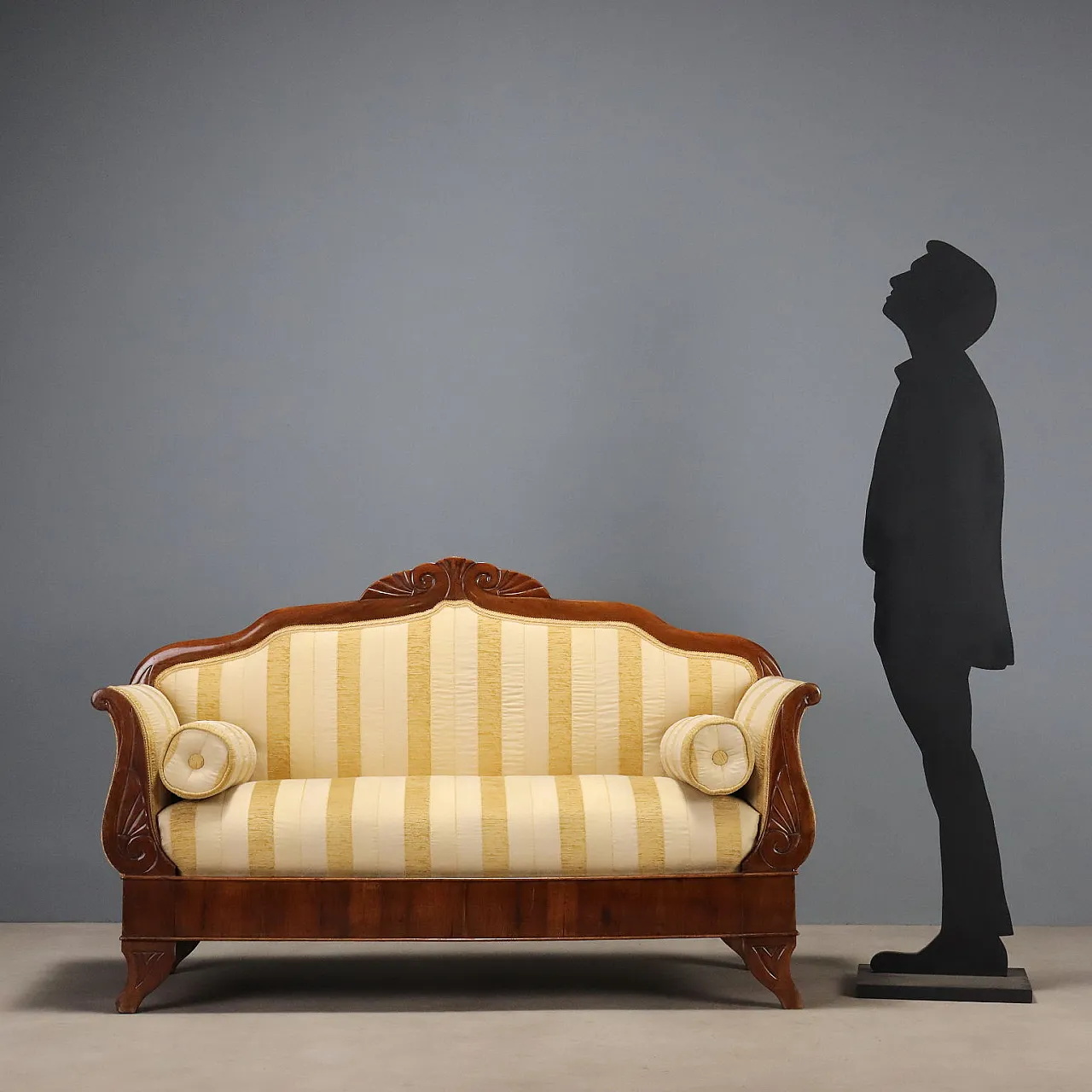 Boat-shaped sofa in walnut, mid-19th century 3