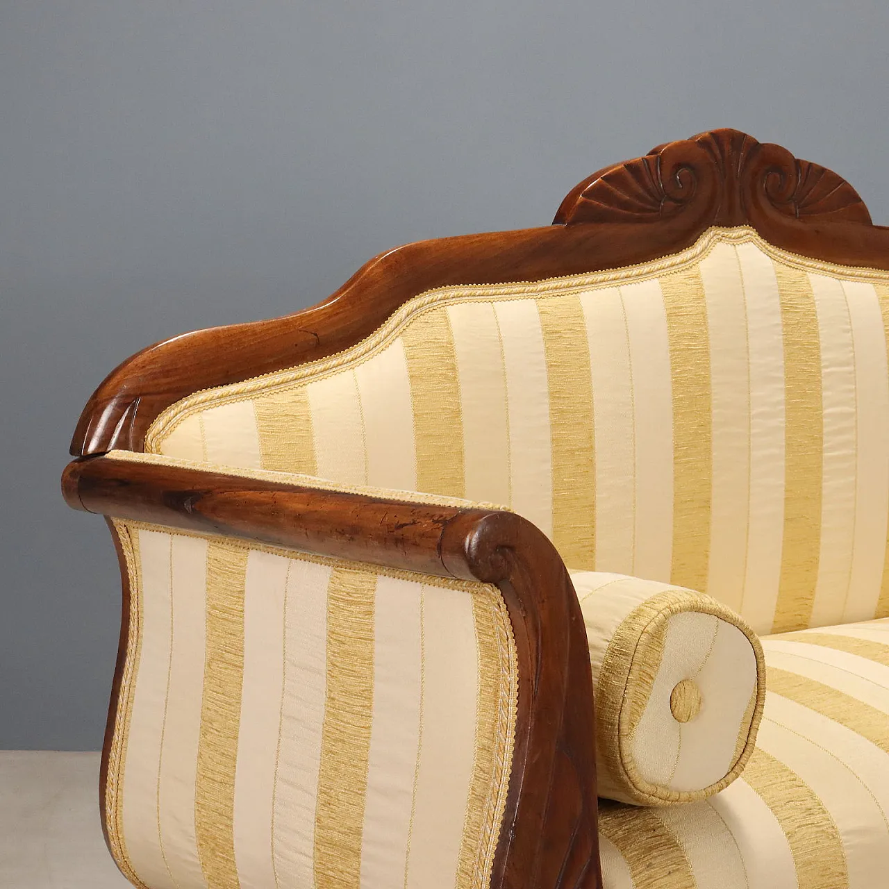 Boat-shaped sofa in walnut, mid-19th century 4