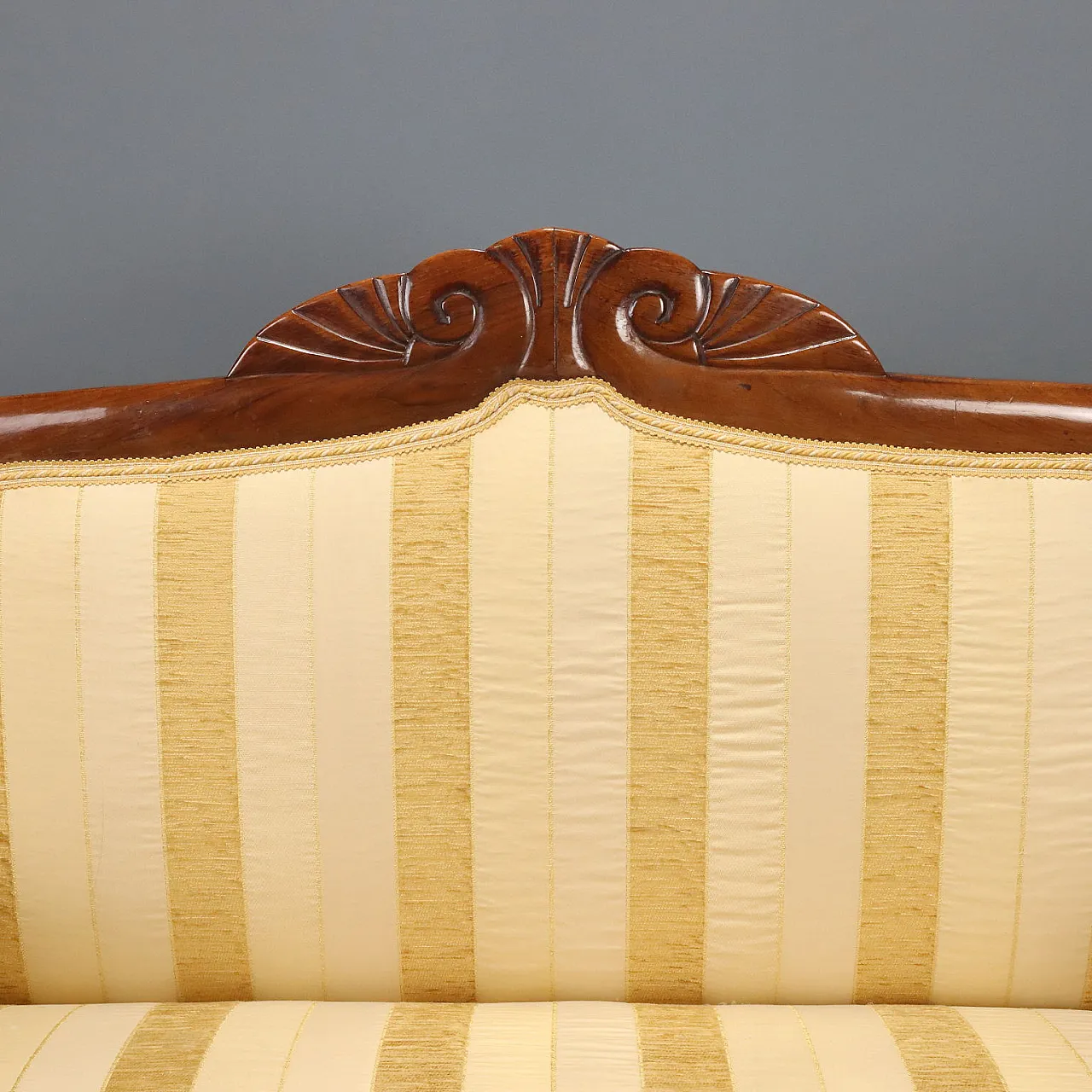 Boat-shaped sofa in walnut, mid-19th century 5