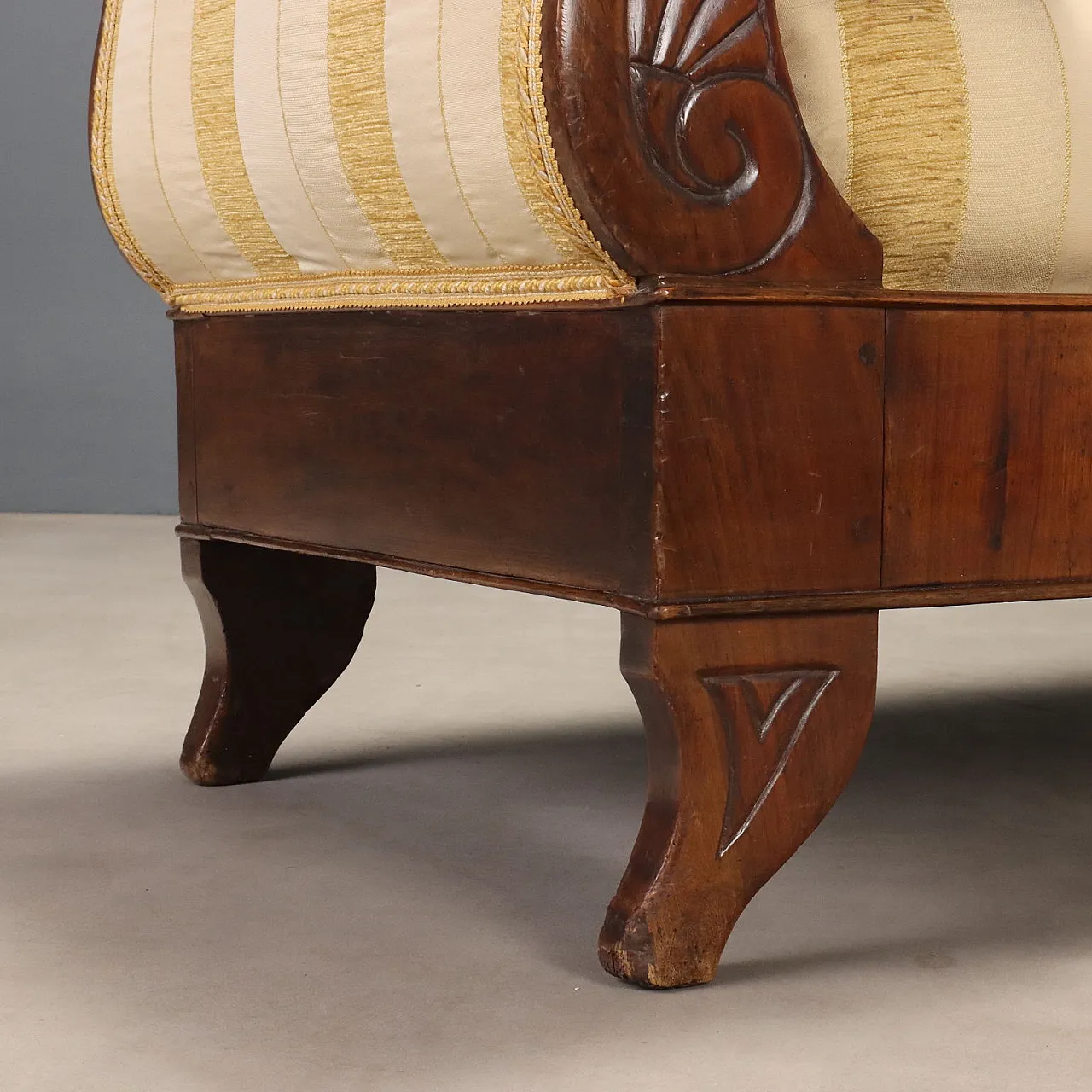 Boat-shaped sofa in walnut, mid-19th century 7