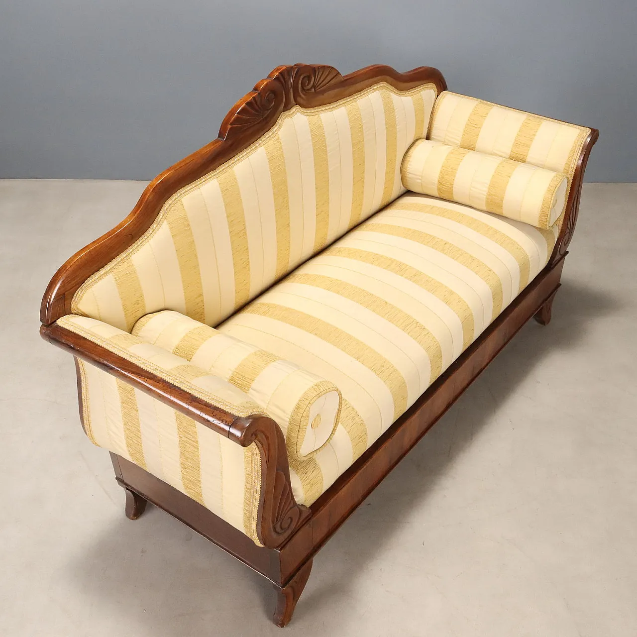 Boat-shaped sofa in walnut, mid-19th century 8