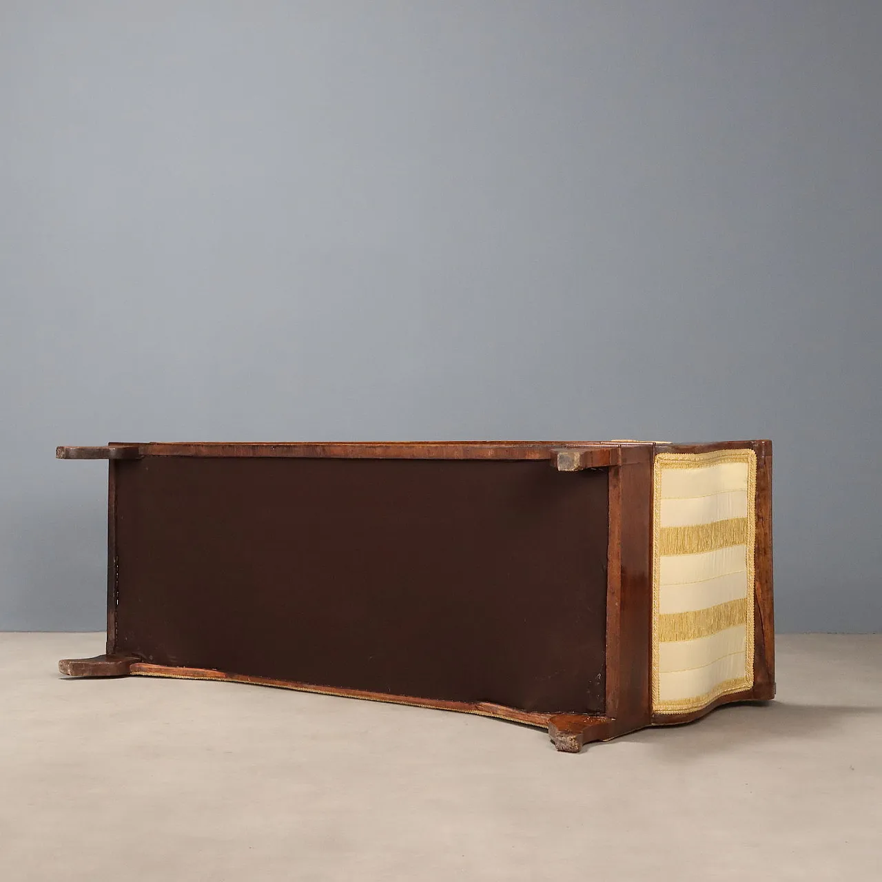 Boat-shaped sofa in walnut, mid-19th century 10