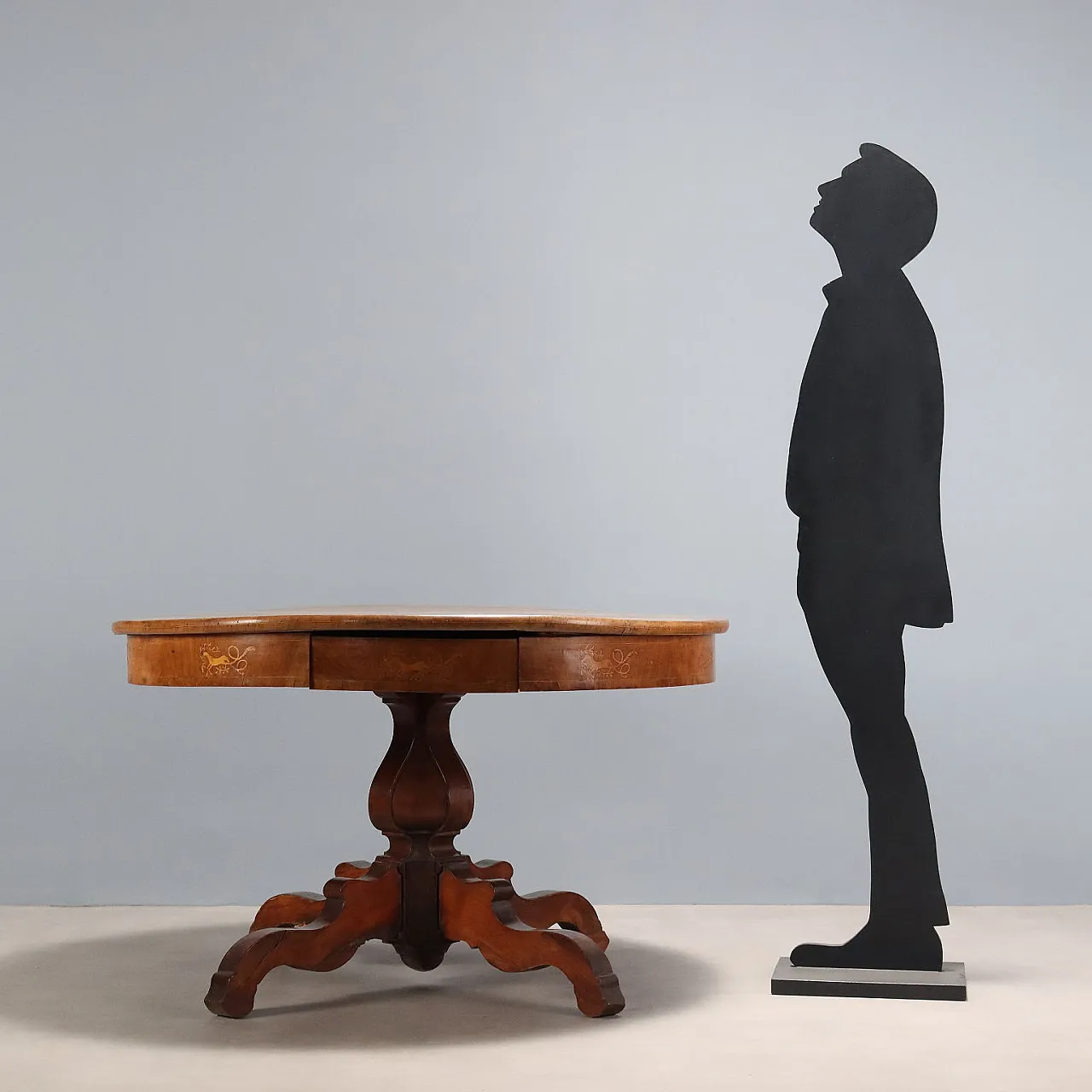 Walnut table, 19th century 3