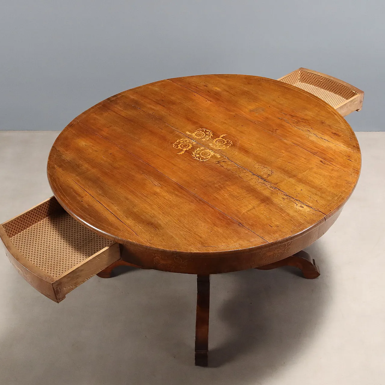 Walnut table, 19th century 9