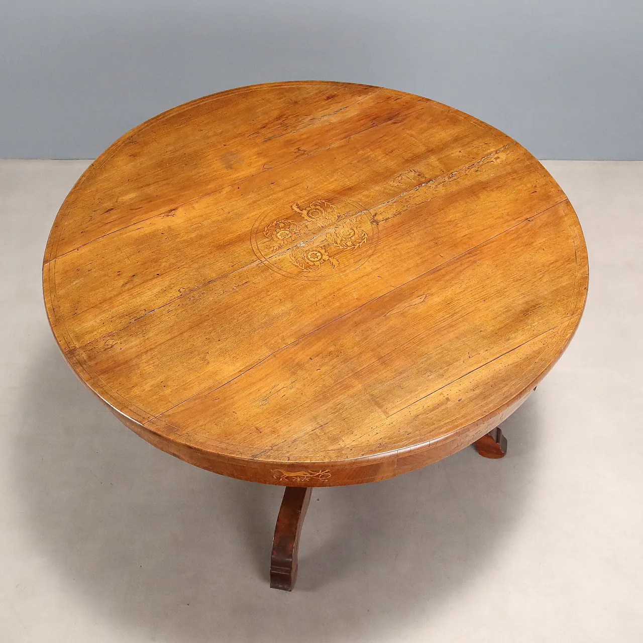 Walnut table, 19th century 10