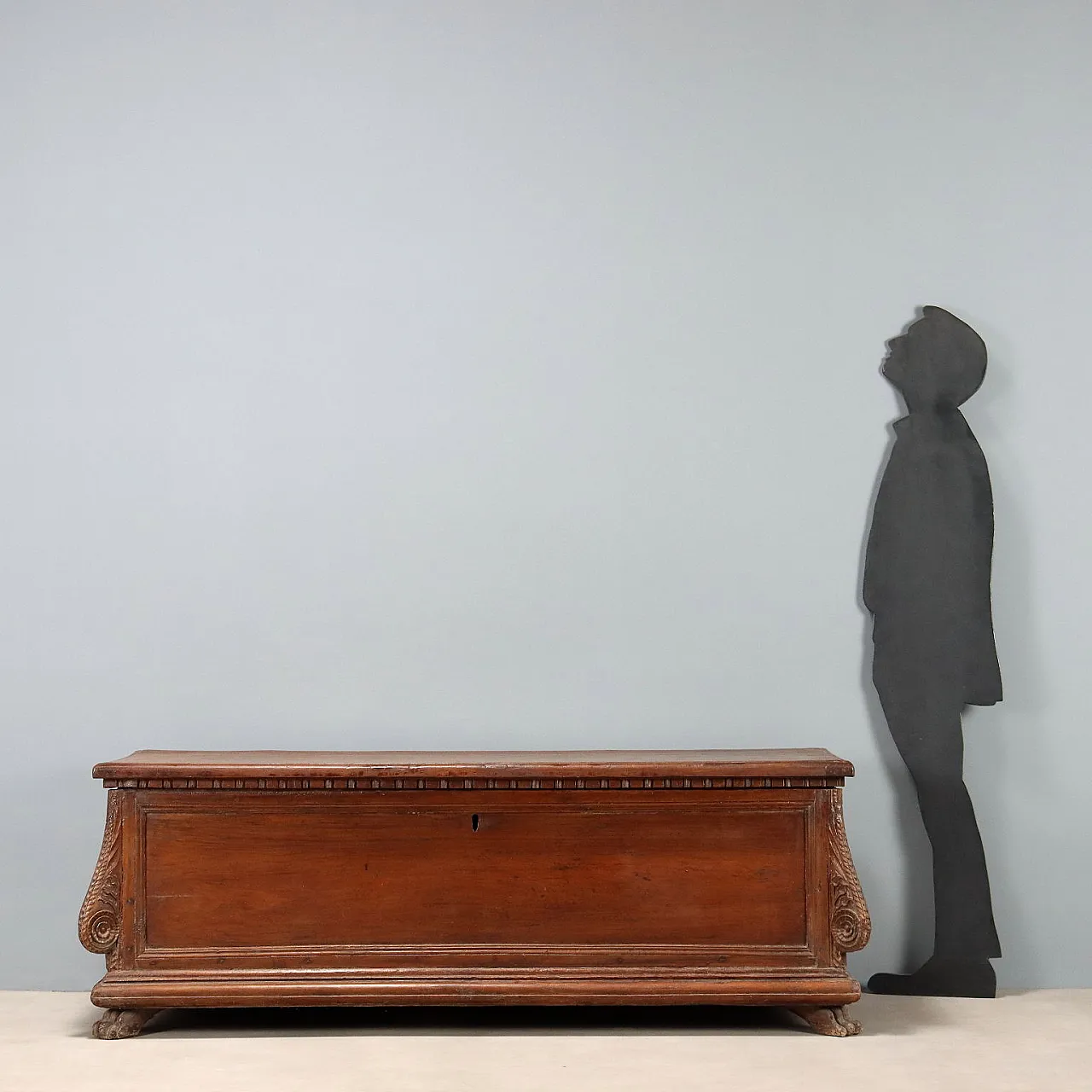 Walnut chest, 18th century 3
