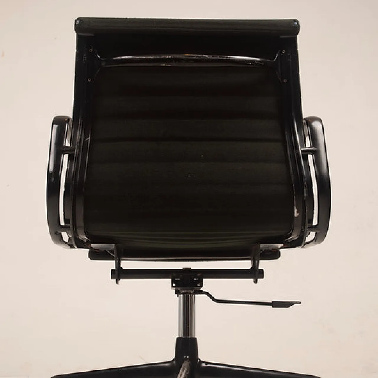 Aluminum office chair by Charles & Ray Eames for ICF, 20th century 5