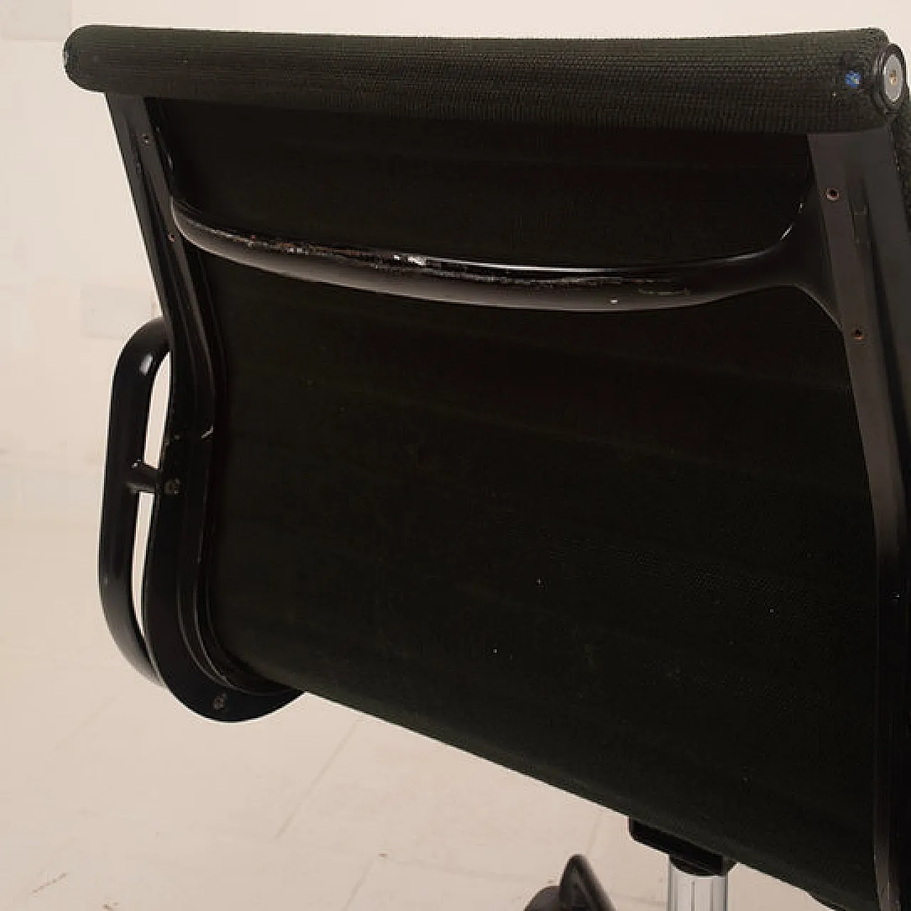 Aluminum office chair by Charles & Ray Eames for ICF, 20th century 9