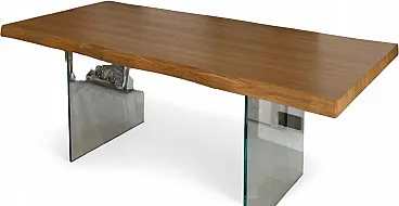 Tavolo con piano in legno massiccio e gambe in vetro, anni 2000