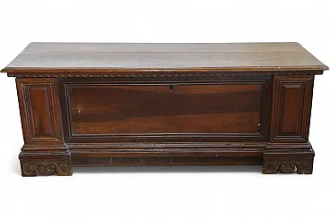 Venetian chest in solid Baroque walnut, 18th century