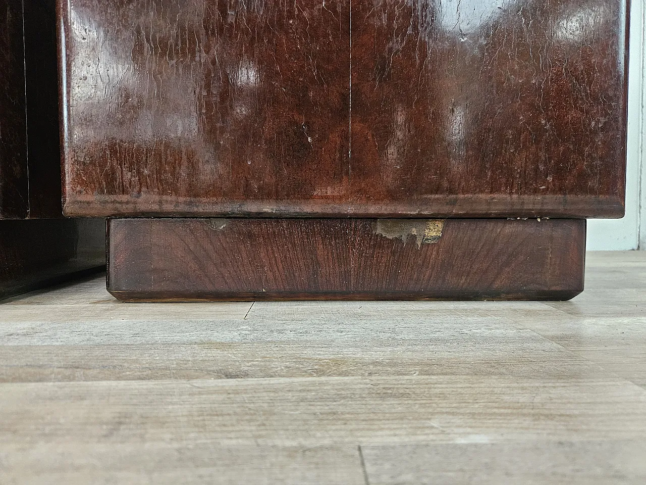 Art Deco bedside tables in oak root 16
