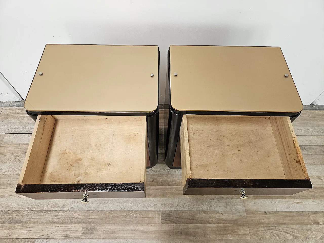 Pair of 1940s Art Deco bedside tables in walnut root 9