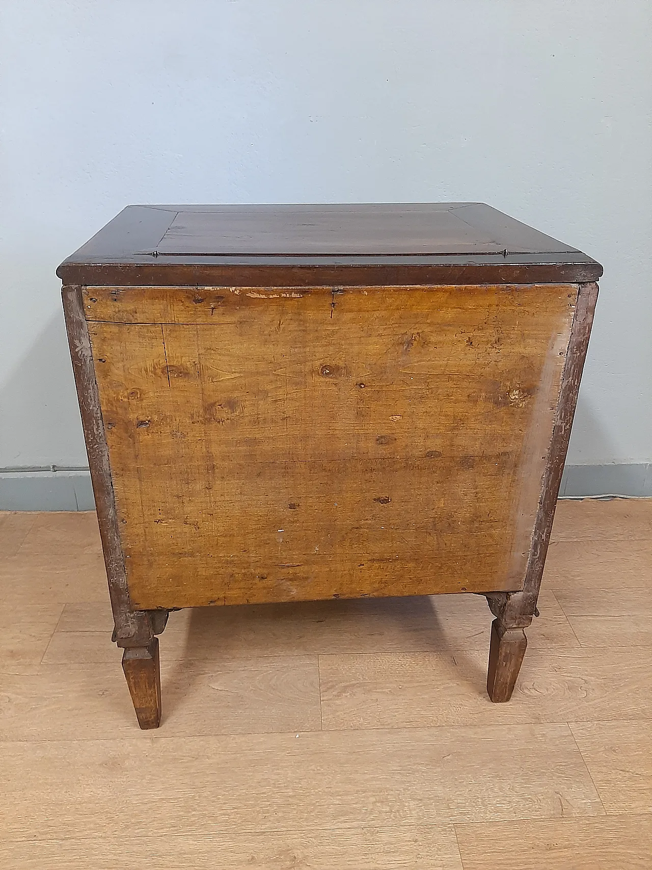 Louis XVI cabinet in walnut and poplar, 17th century 13