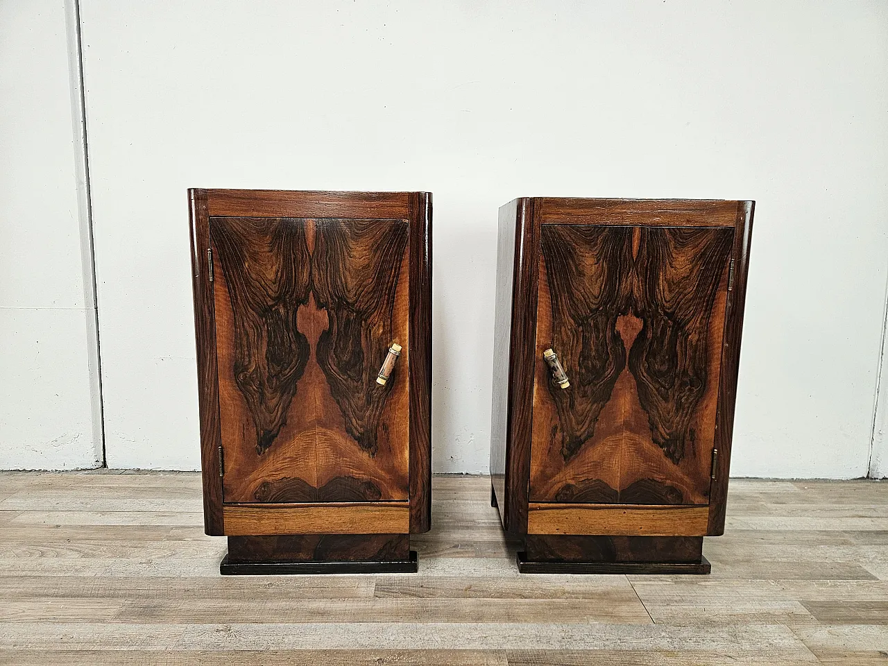 Pair of 1930s Art Deco bedside tables in walnut root with marble 1