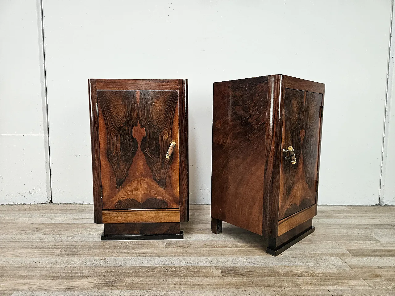 Pair of 1930s Art Deco bedside tables in walnut root with marble 2