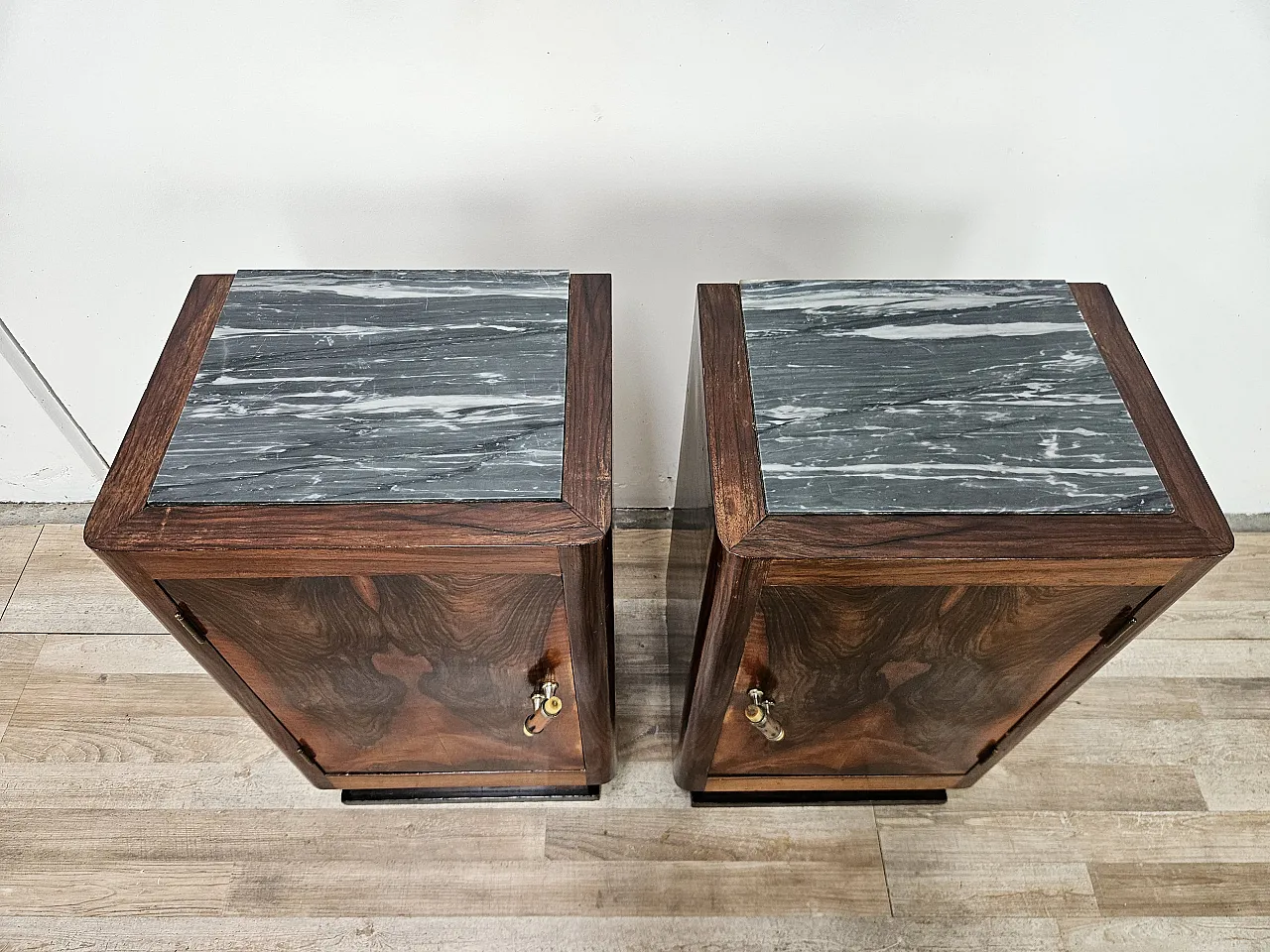 Pair of 1930s Art Deco bedside tables in walnut root with marble 5