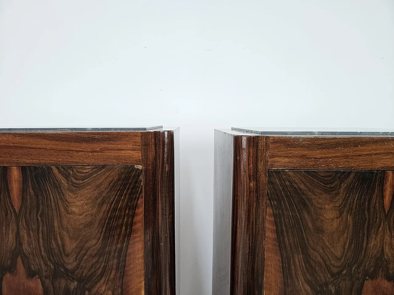 Pair of 1930s Art Deco bedside tables in walnut root with marble 10