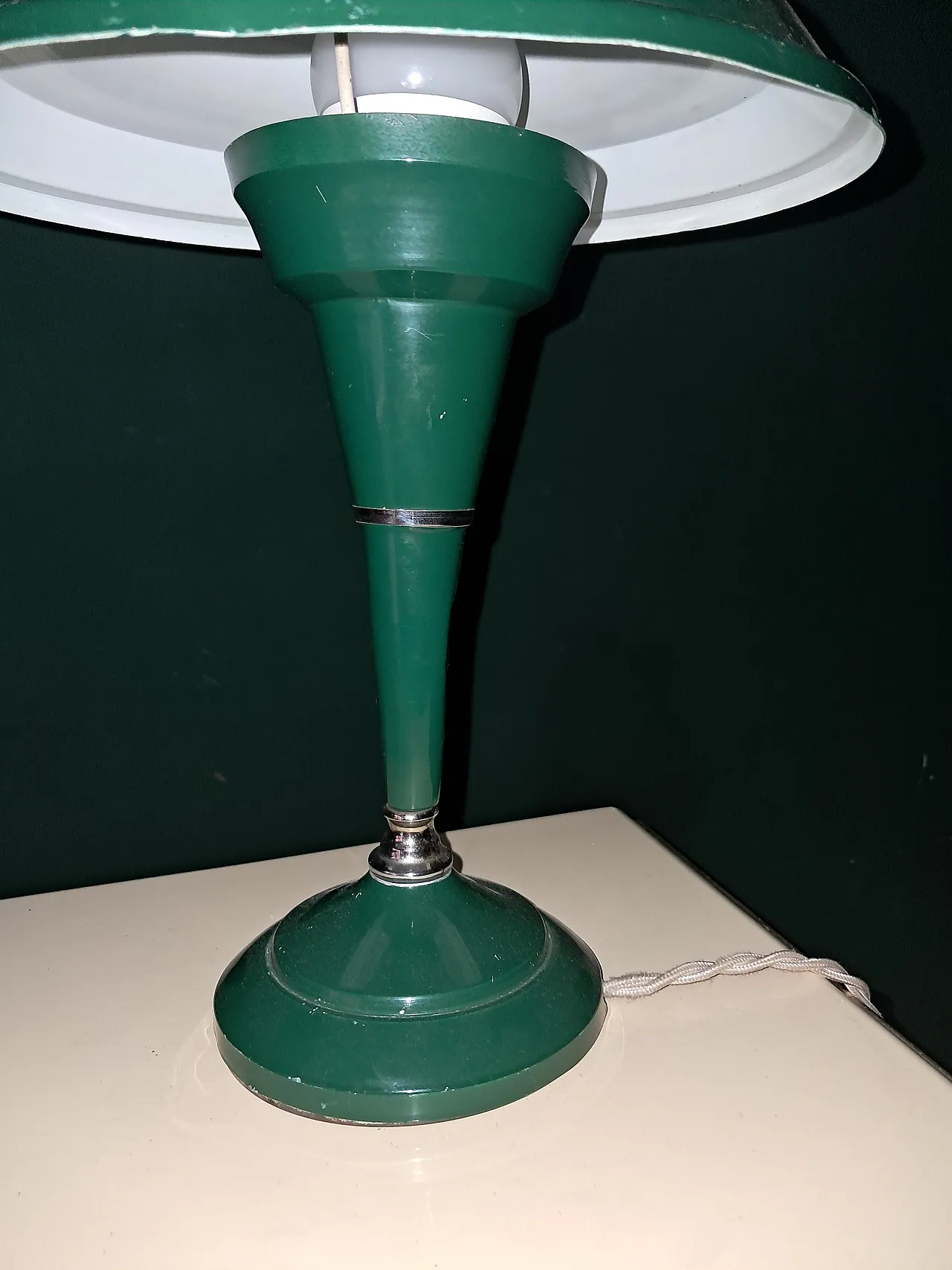 Luce ministeriale da tavolo in metallo verde, anni '50 3