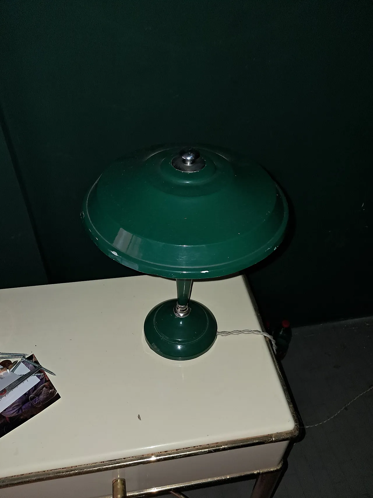 Luce ministeriale da tavolo in metallo verde, anni '50 4