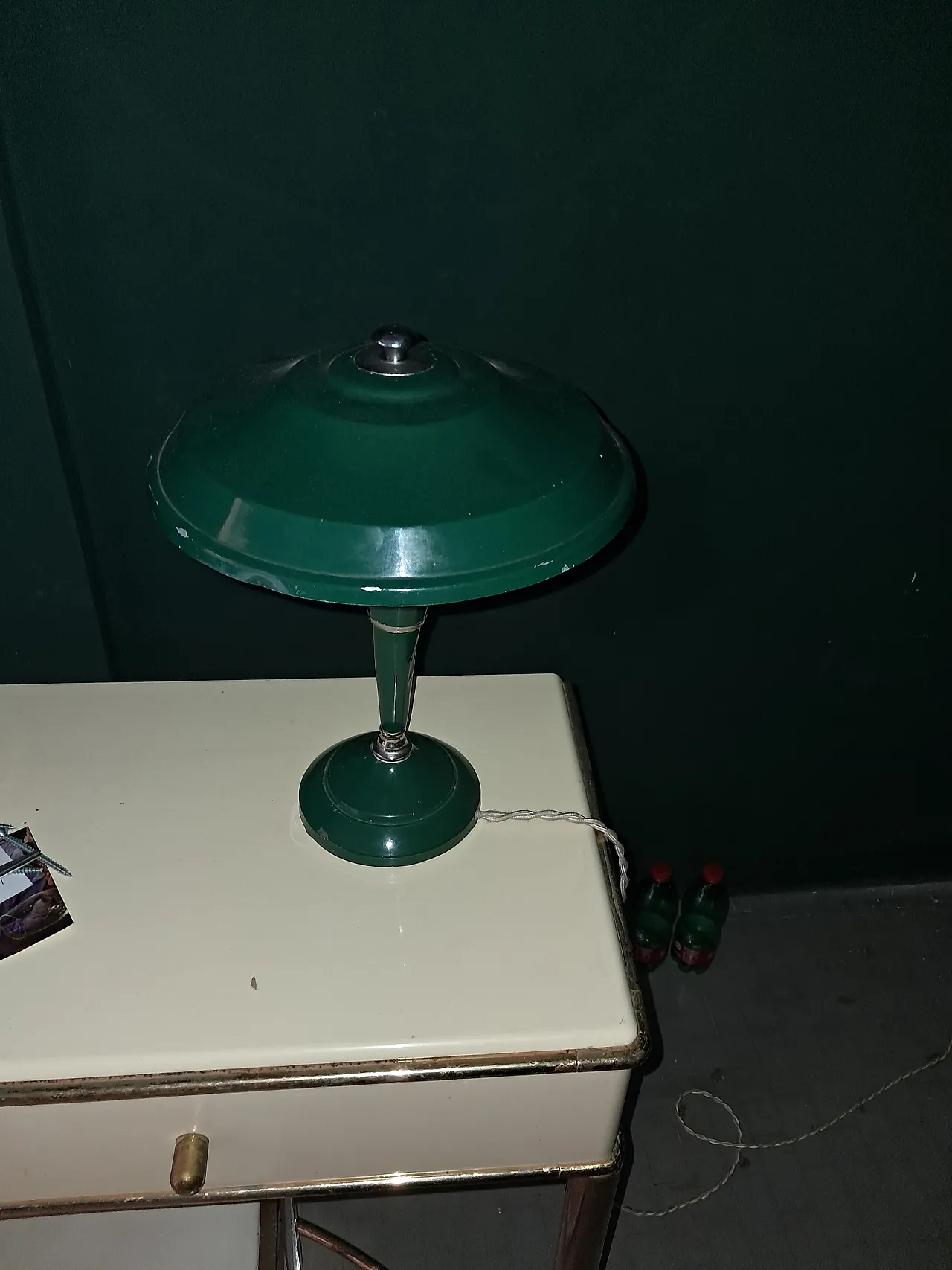 Luce ministeriale da tavolo in metallo verde, anni '50 6
