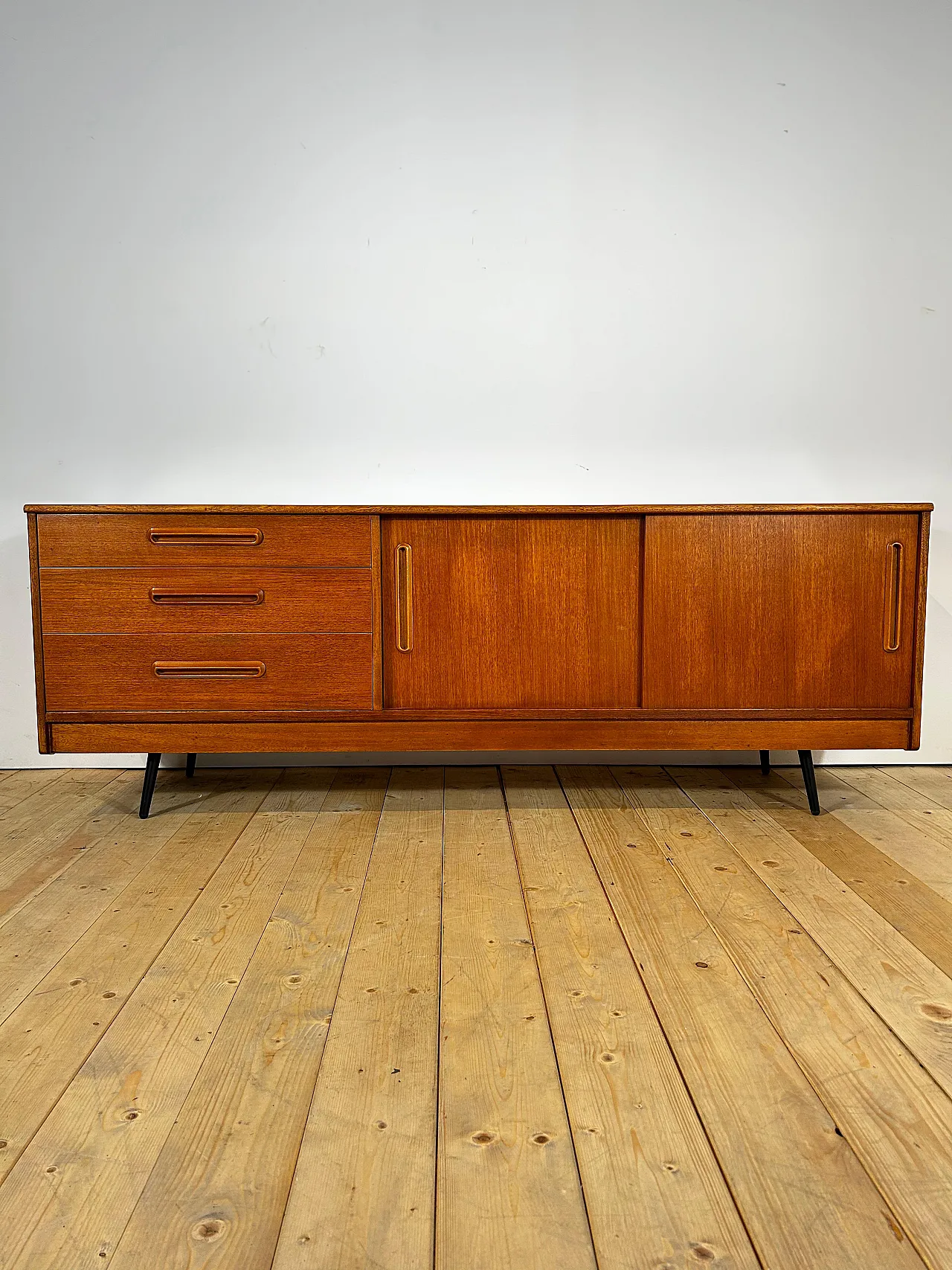 Sideboard danese in teak, anni ’60 2
