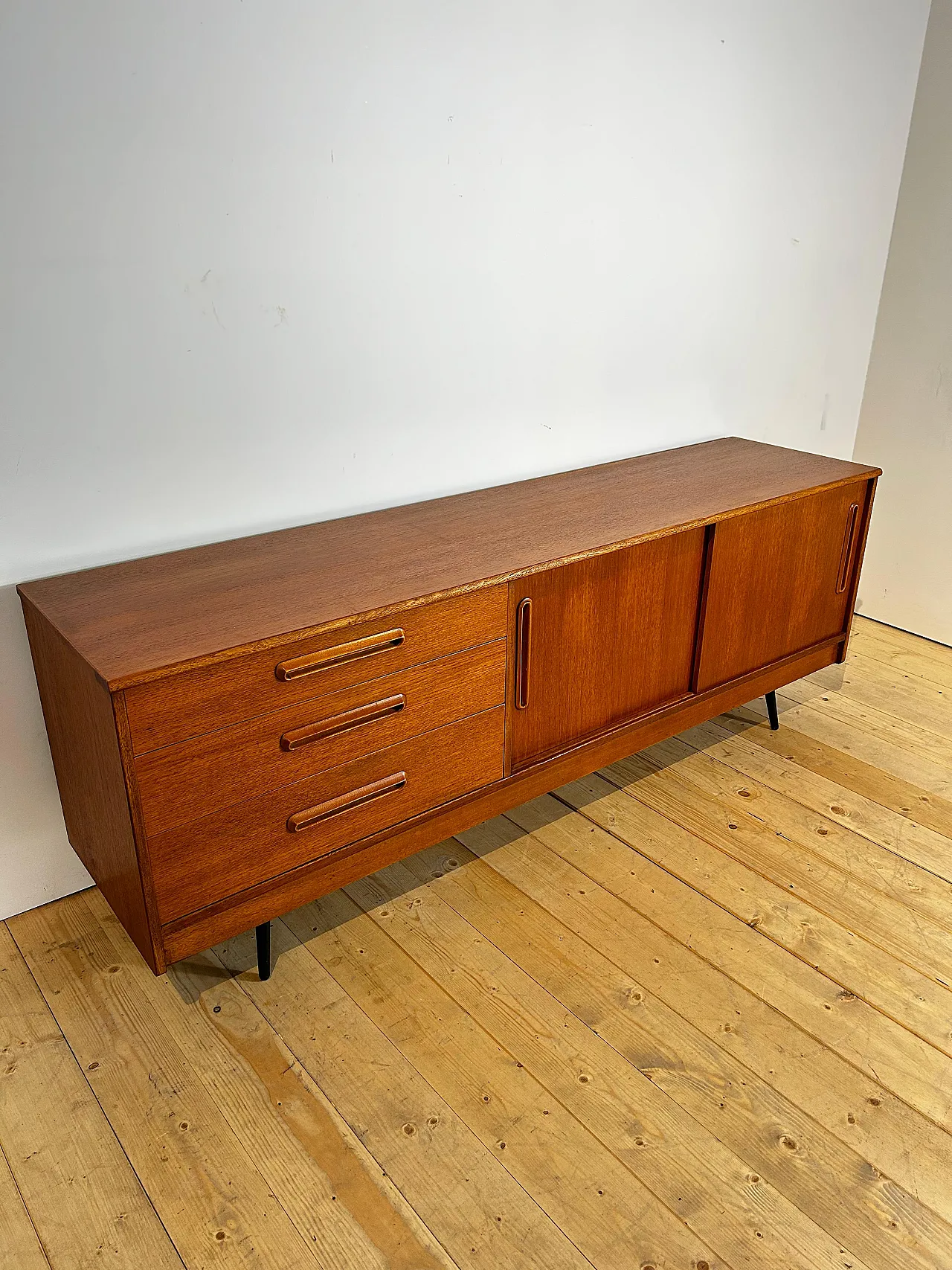 Sideboard danese in teak, anni ’60 4