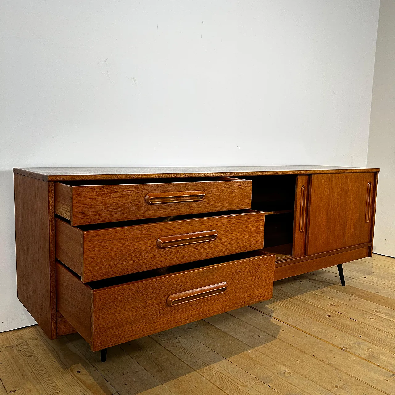 Sideboard danese in teak, anni ’60 9