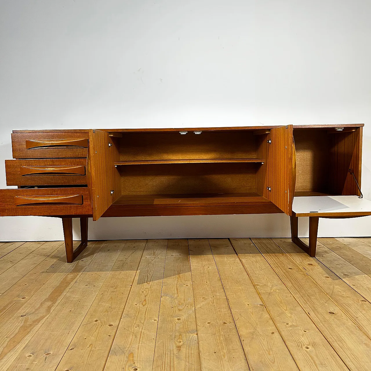 Sideboard Stonehill in teak inglese Mid-Century, anni ’60 3