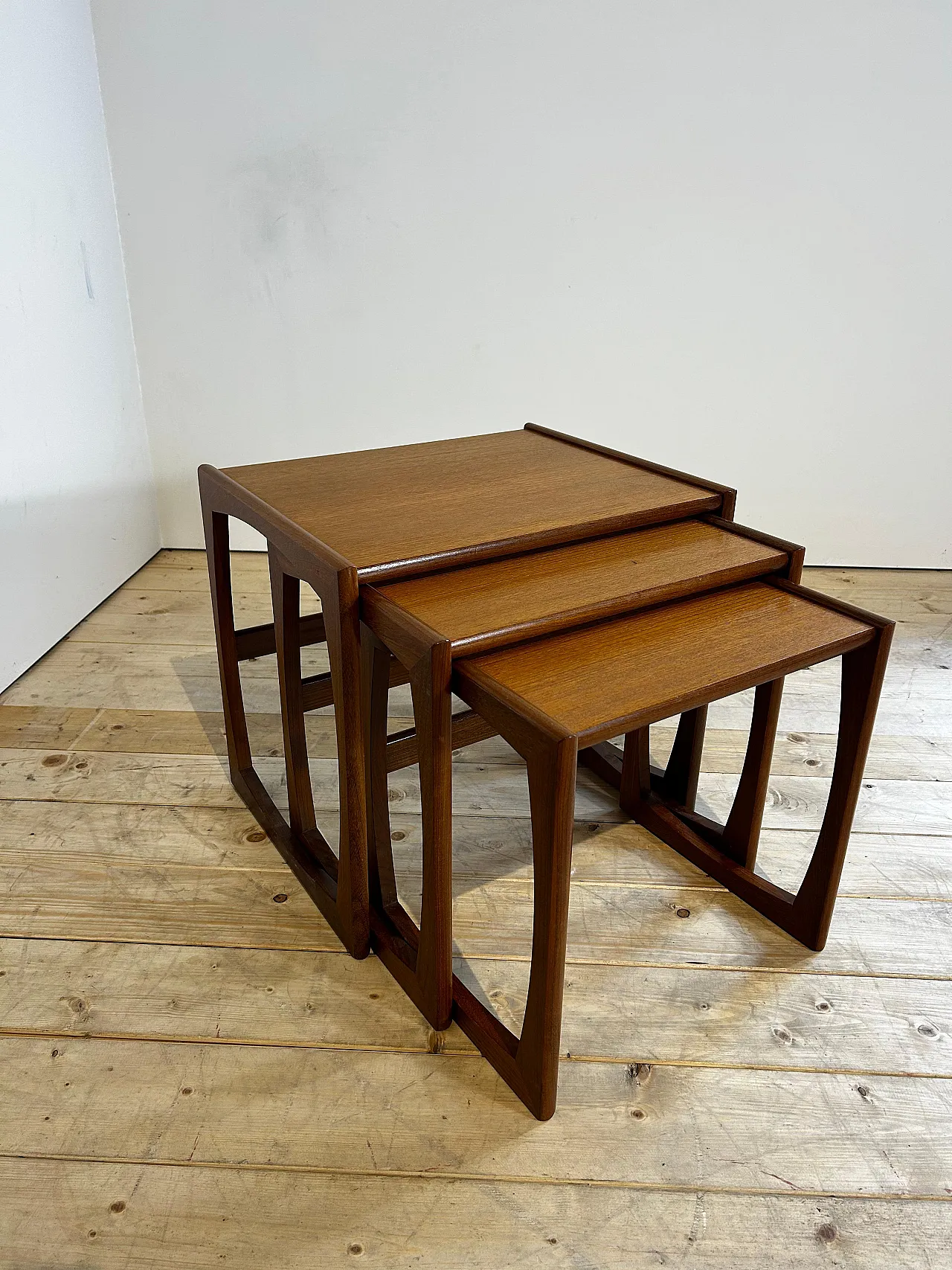 3 Tavolini nesting G Plan in teak inglese Mid-Century, anni ’60 4