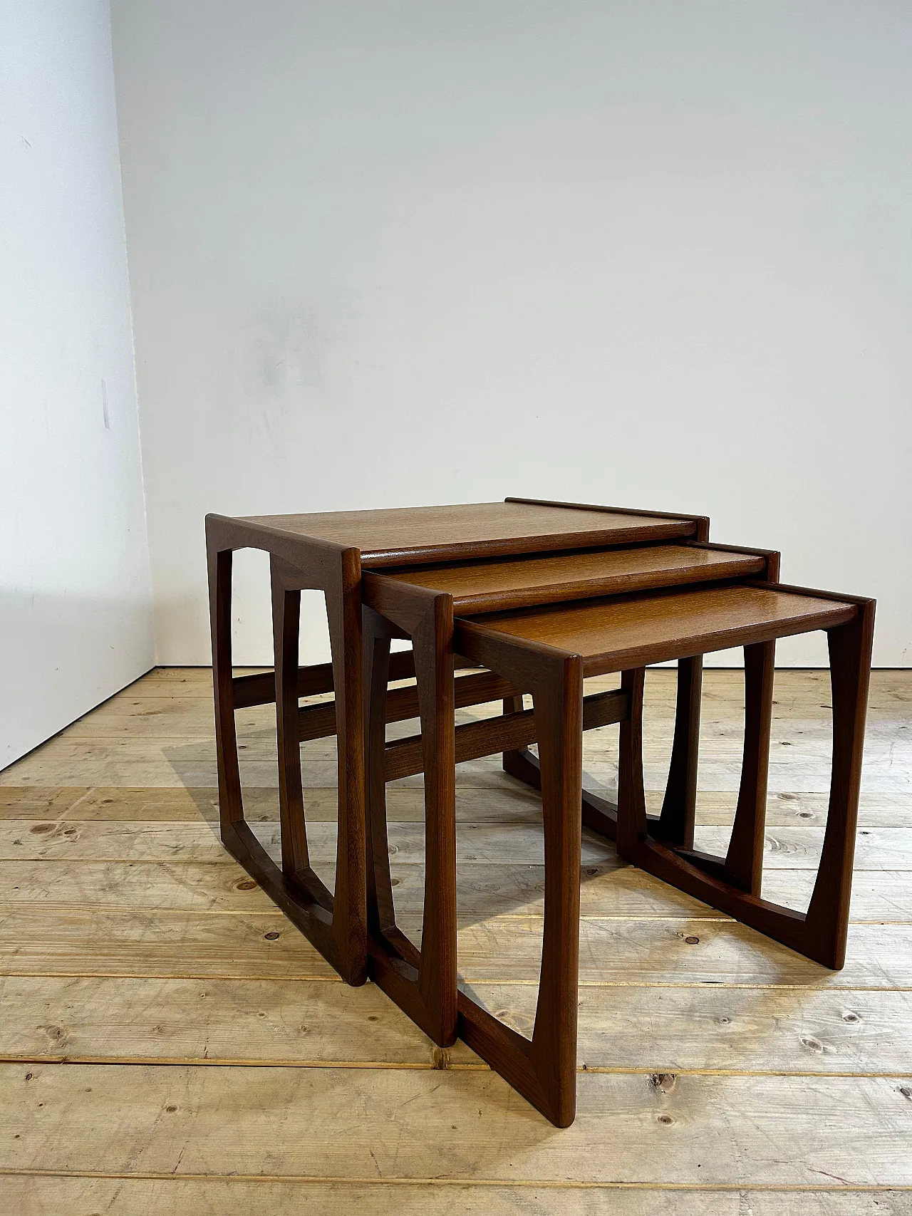 3 Tavolini nesting G Plan in teak inglese Mid-Century, anni ’60 5
