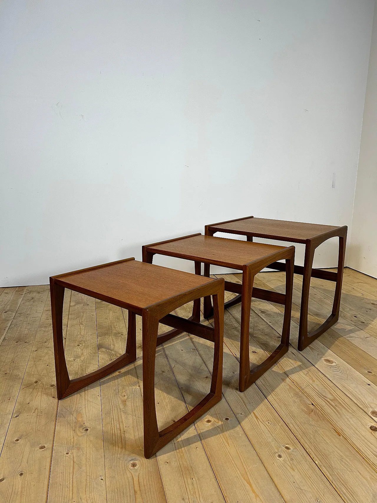 3 Tavolini nesting G Plan in teak inglese Mid-Century, anni ’60 6