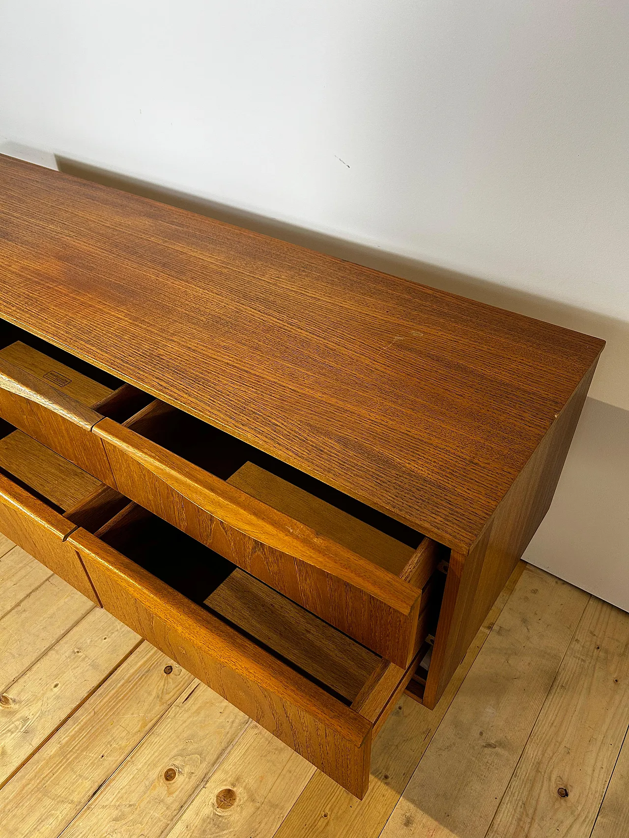 Cassettiera Austinsuite in teak inglese Mid-Century, anni ’60 7
