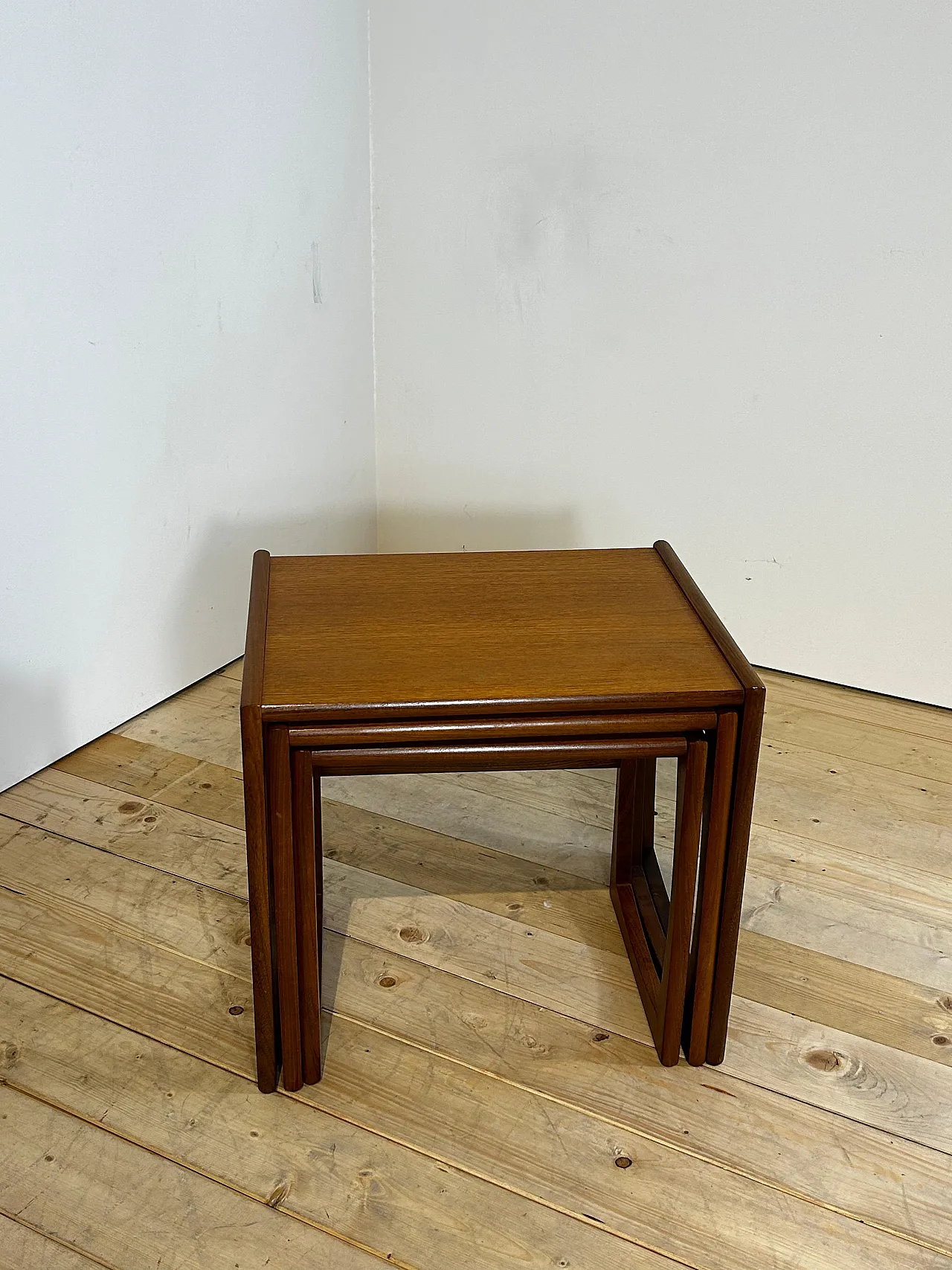 3 Tavolini nesting G Plan in teak inglese Mid-Century, anni ’60 11