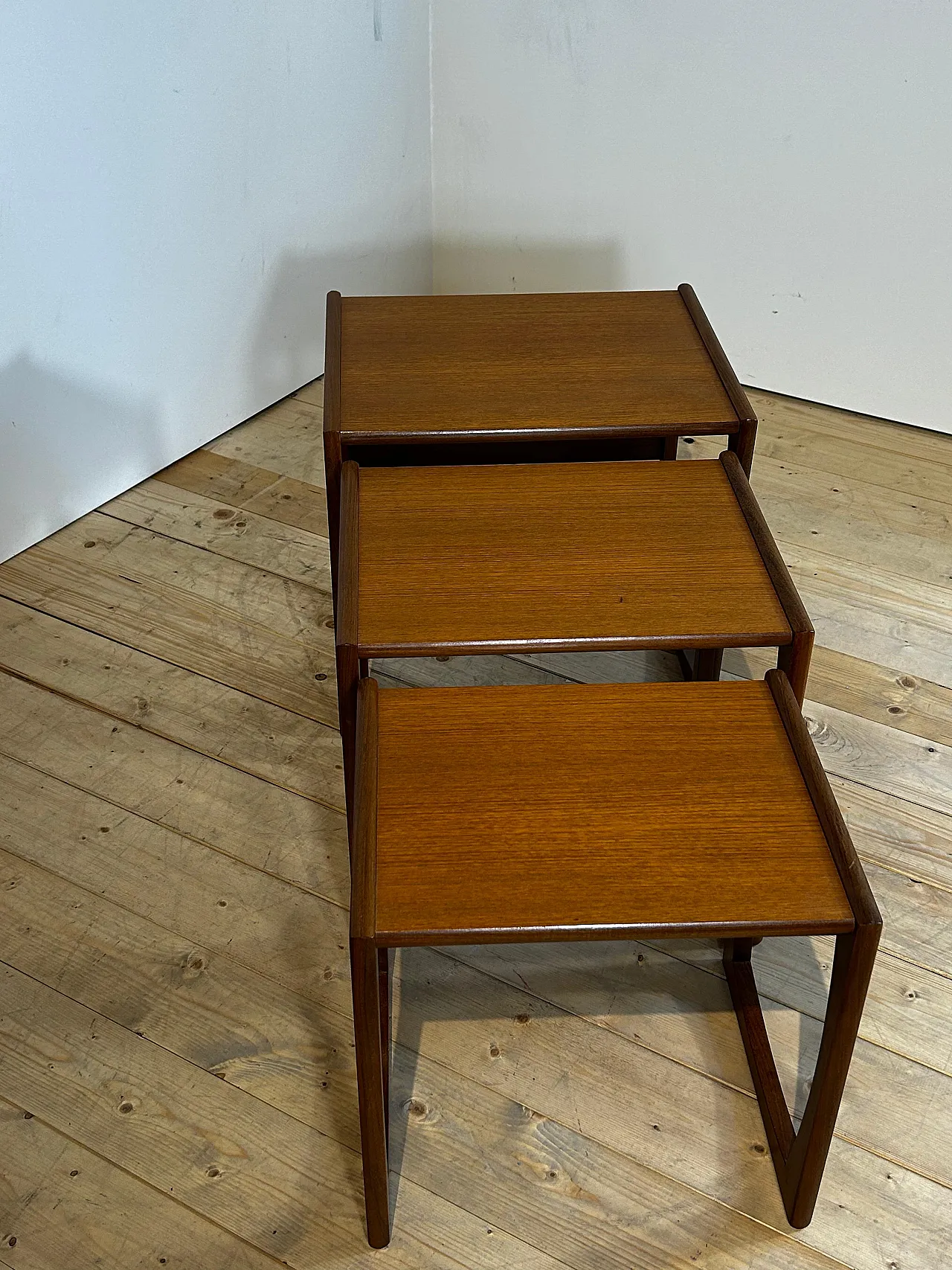 3 Tavolini nesting G Plan in teak inglese Mid-Century, anni ’60 13