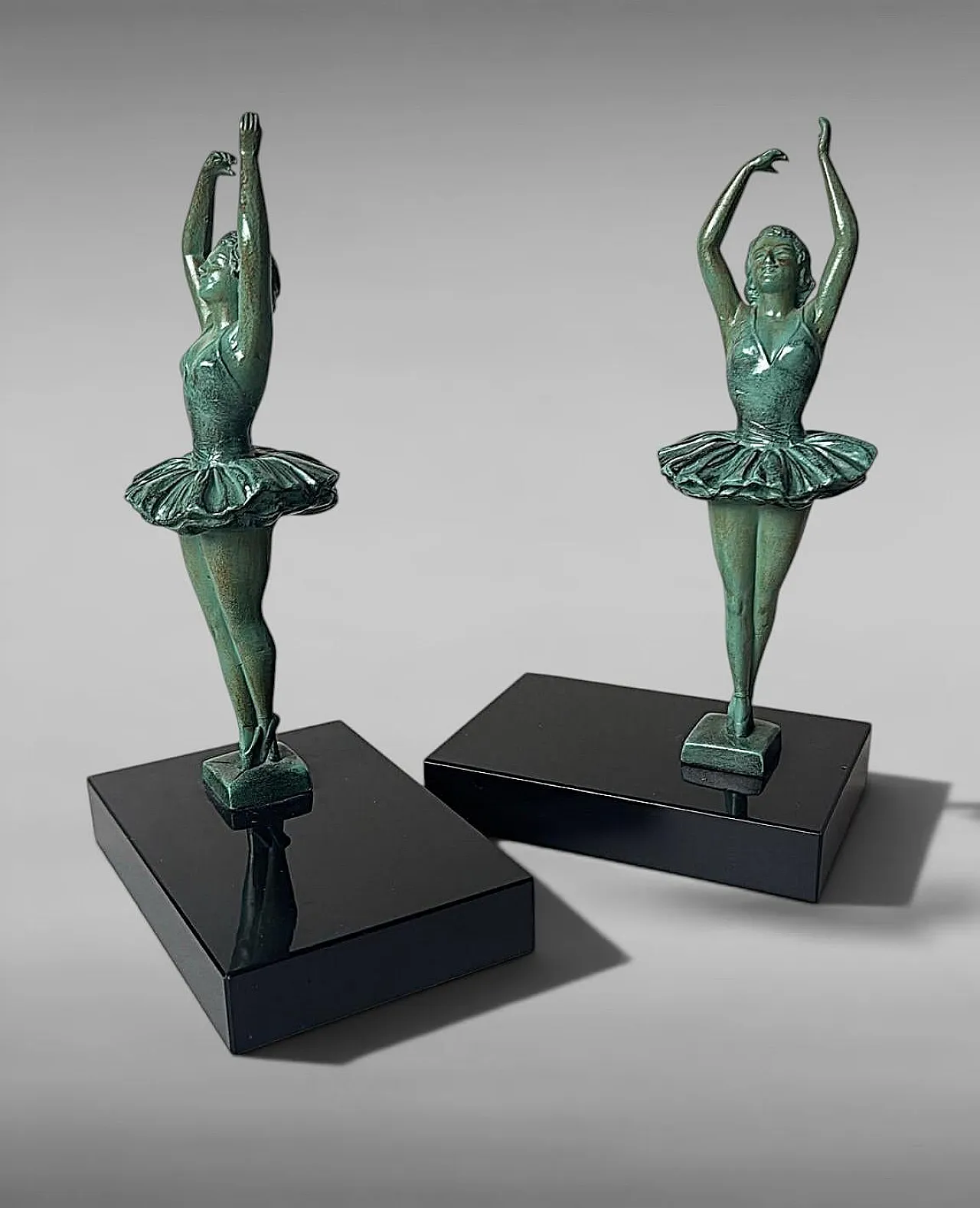 Coppia di reggilibri a ballerina in spelta e marmo di Marquina,anni 30 4