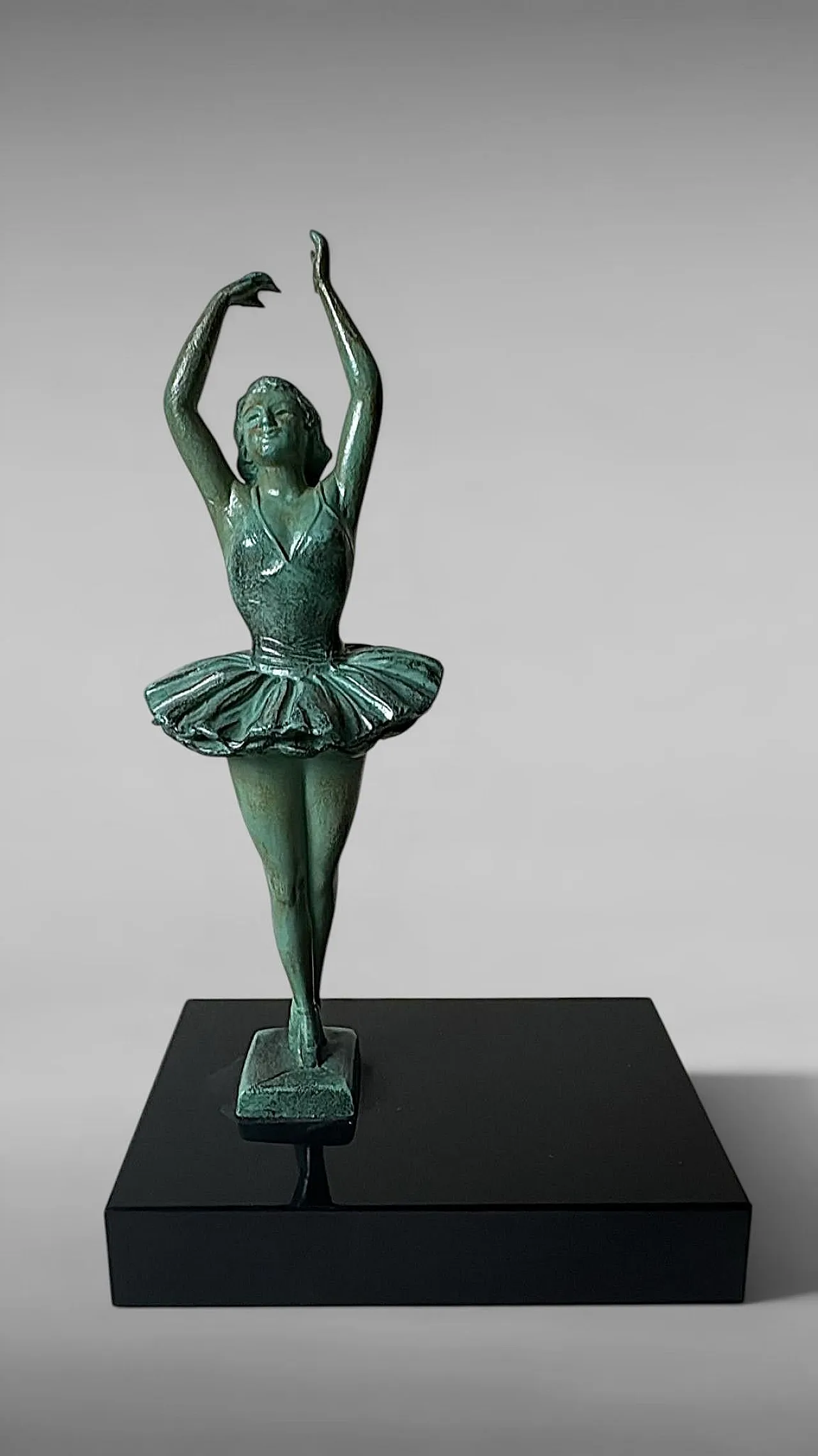 Coppia di reggilibri a ballerina in spelta e marmo di Marquina,anni 30 12