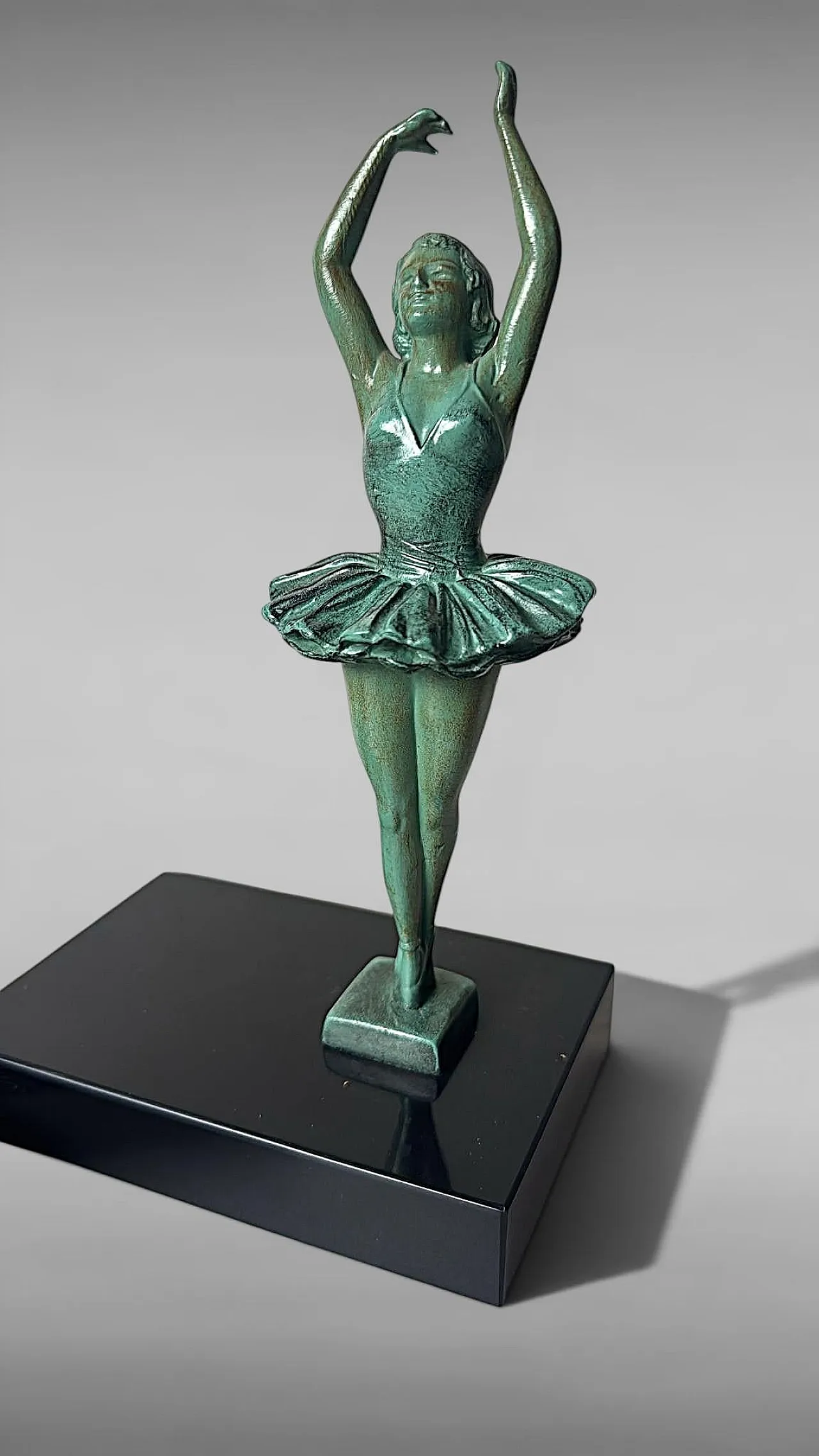 Coppia di reggilibri a ballerina in spelta e marmo di Marquina,anni 30 13