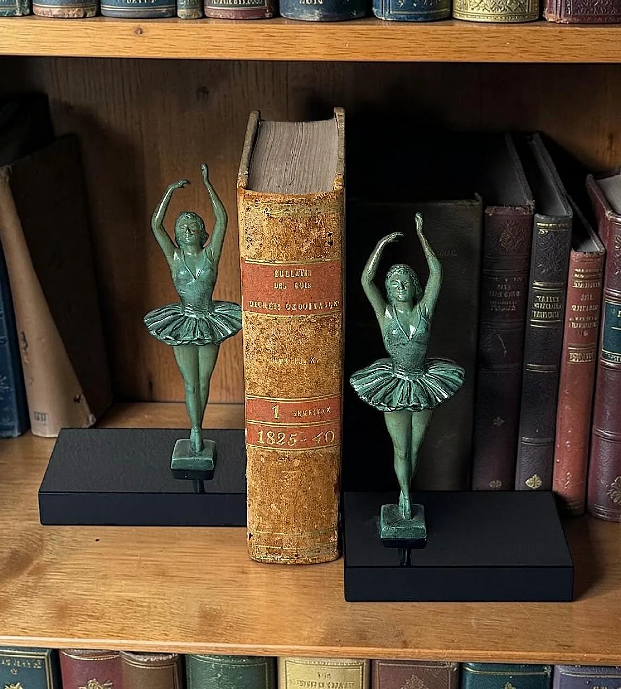 Coppia di reggilibri a ballerina in spelta e marmo di Marquina,anni 30 19