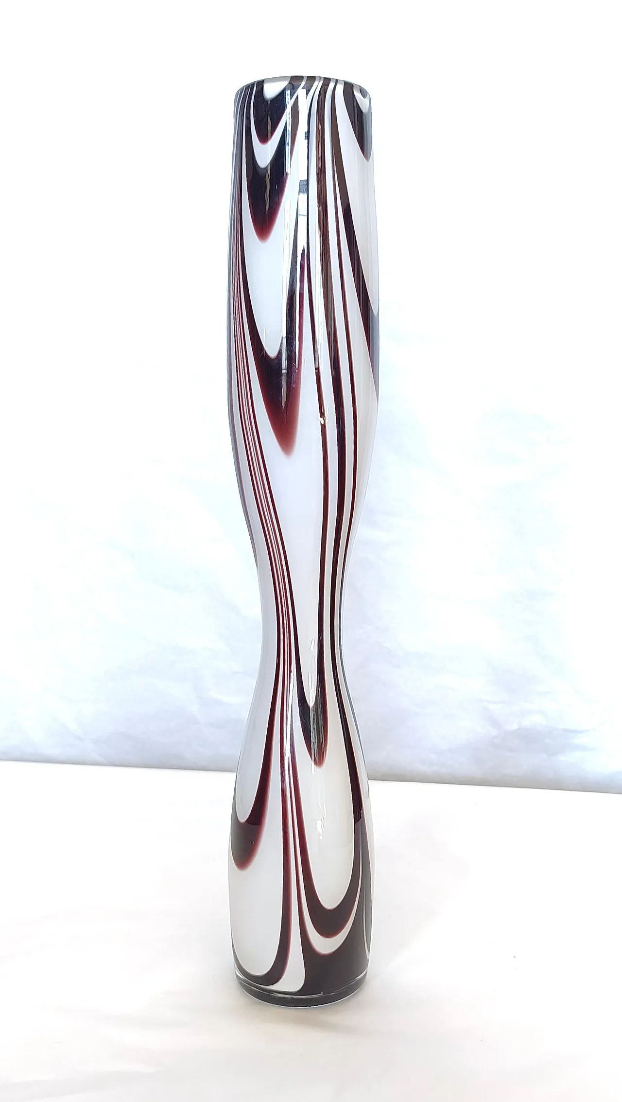 Vaso Wave in vetro di Murano viola e bianco di Carlo Moretti, anni '70 4