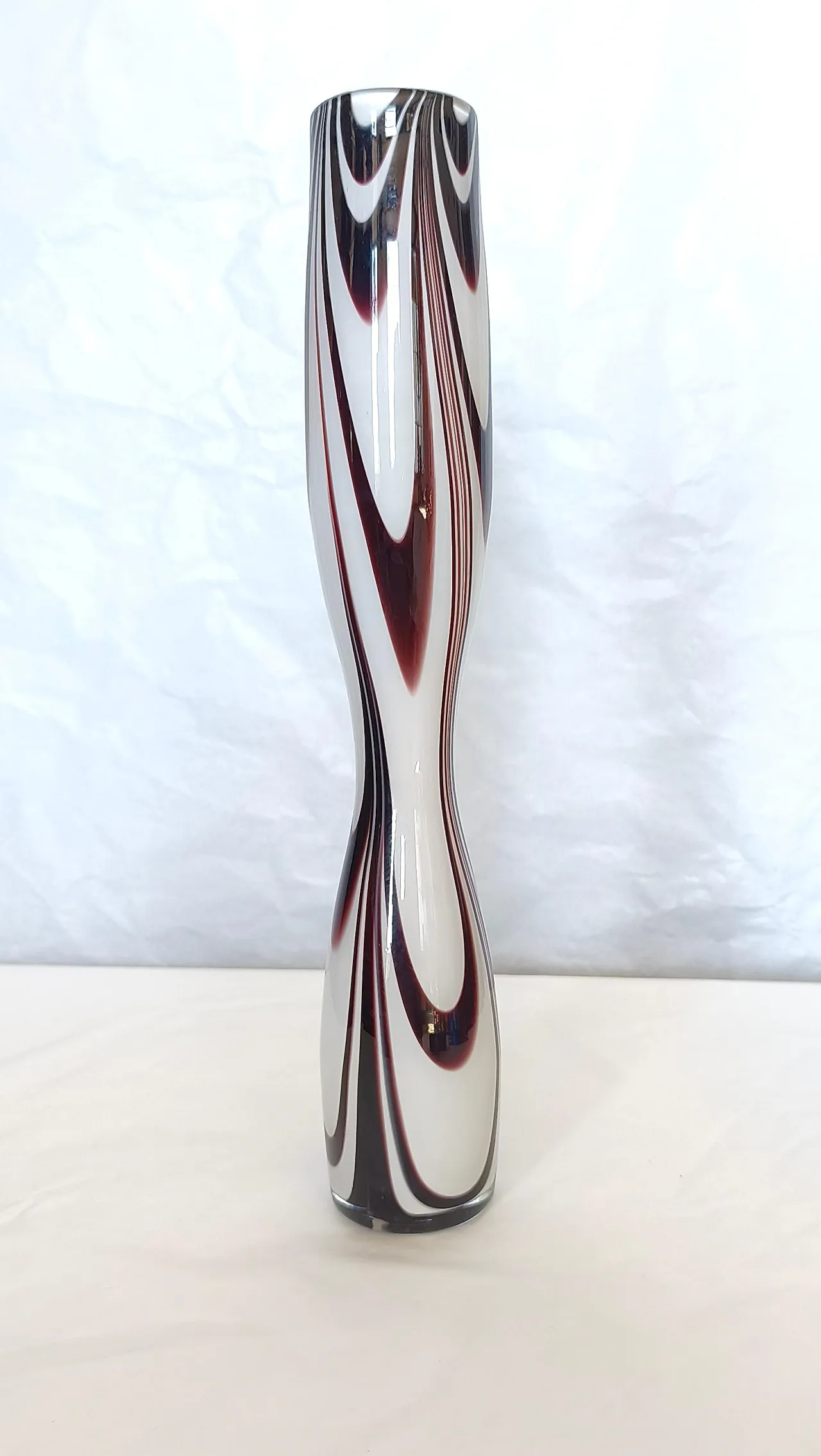 Vaso Wave in vetro di Murano viola e bianco di Carlo Moretti, anni '70 5