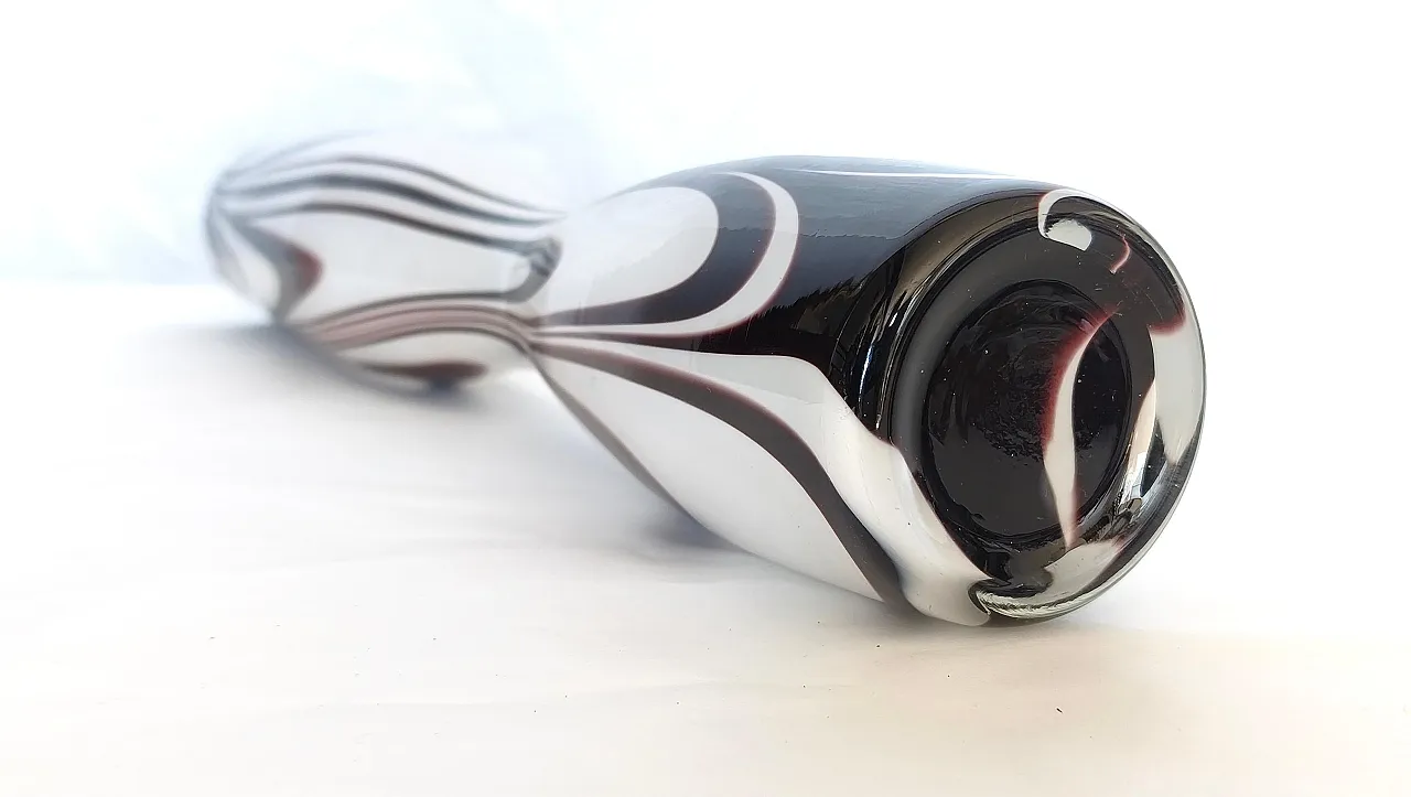Vaso Wave in vetro di Murano viola e bianco di Carlo Moretti, anni '70 7
