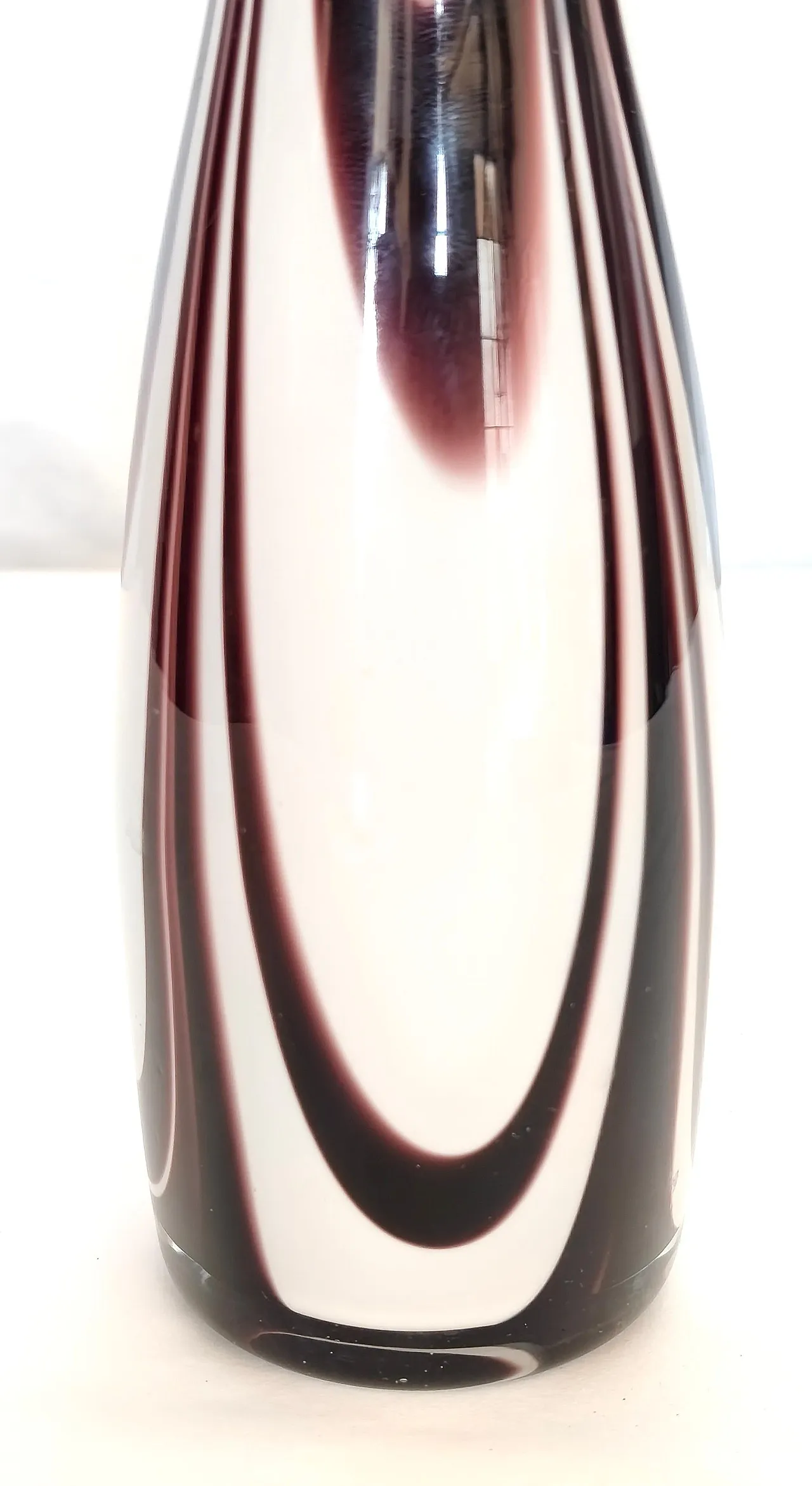Vaso Wave in vetro di Murano viola e bianco di Carlo Moretti, anni '70 10