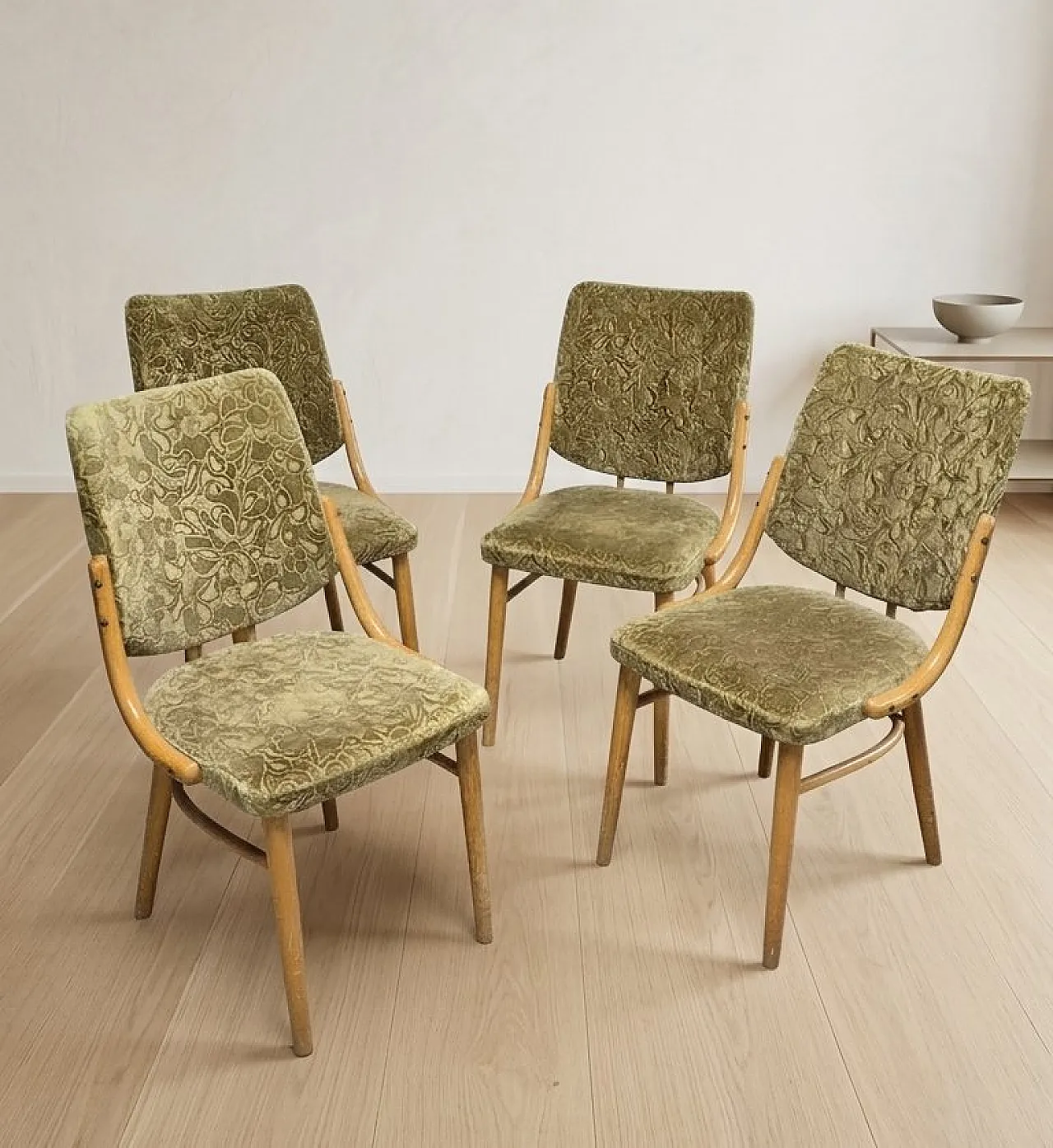 4 Sedie da pranzo in faggio e velluto verde oliva di TON, anni '70 2